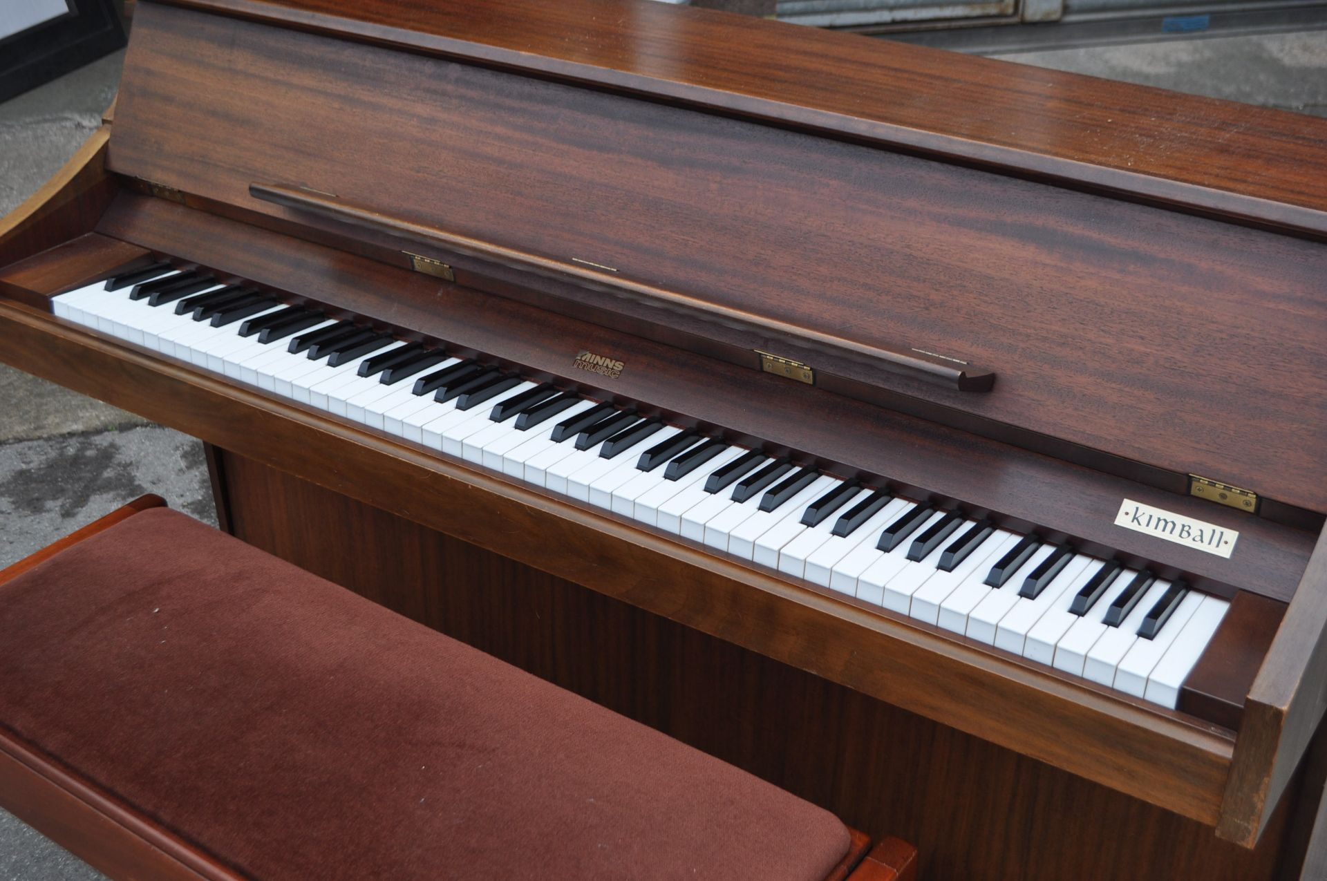 KIMBALL - MID CENTURY WALNUT VENEER PIANO - Image 2 of 9