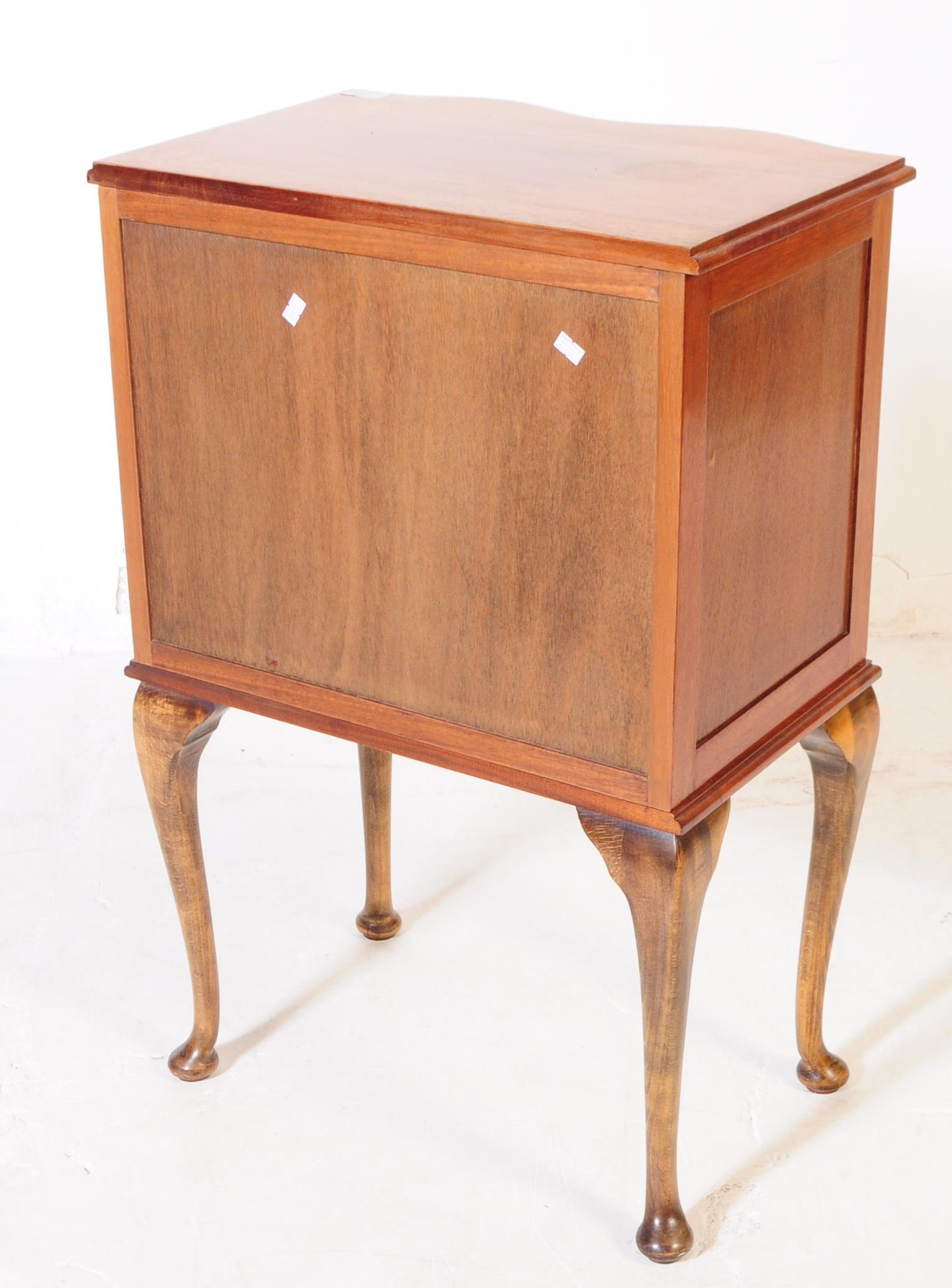 GEORGE III REVIVAL SERPENTINE FRONT CHEST OF DRAWERS - Image 5 of 5