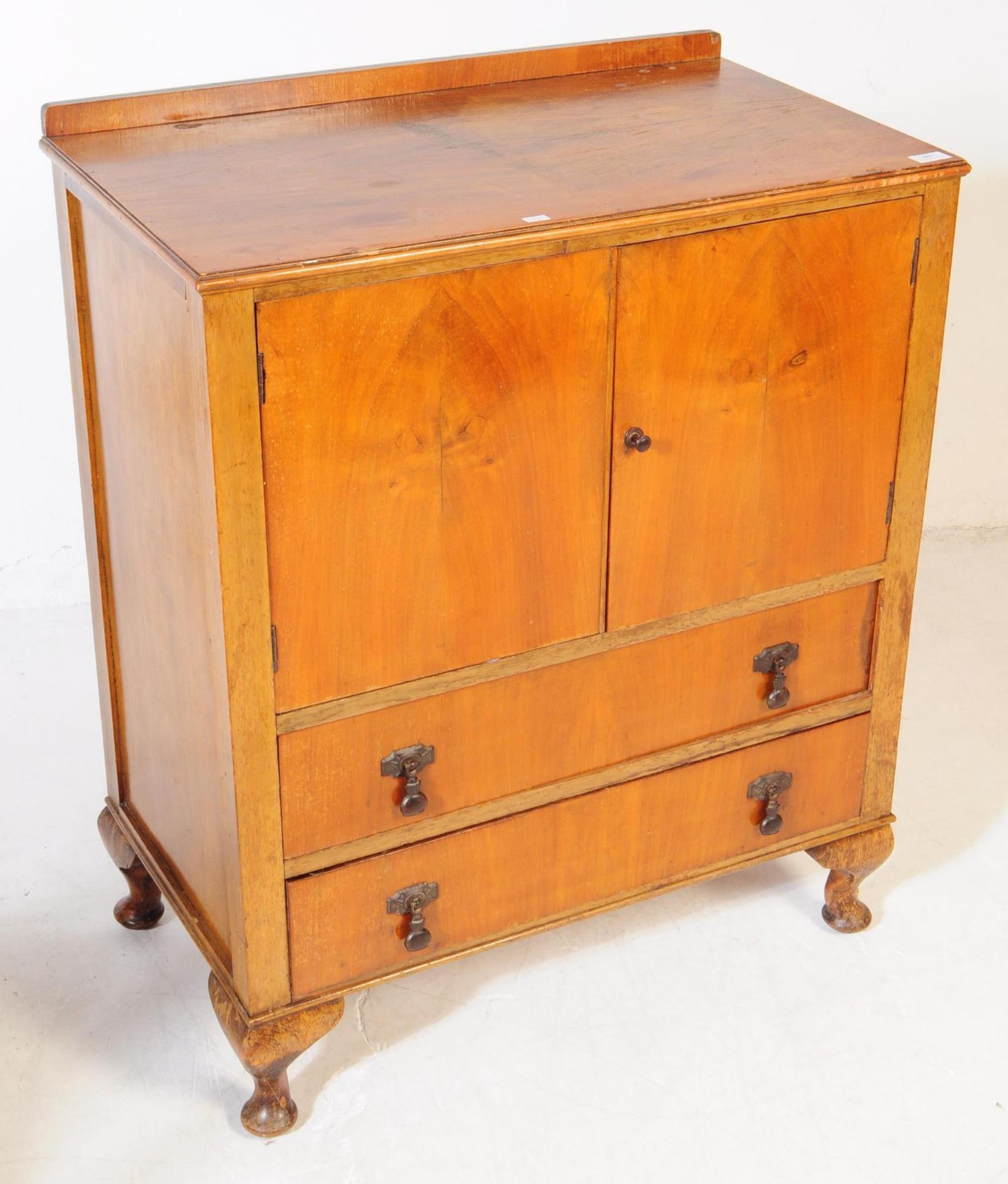 EARLY 20TH CENTURY WALNUT VENEER CABINET - Image 2 of 7