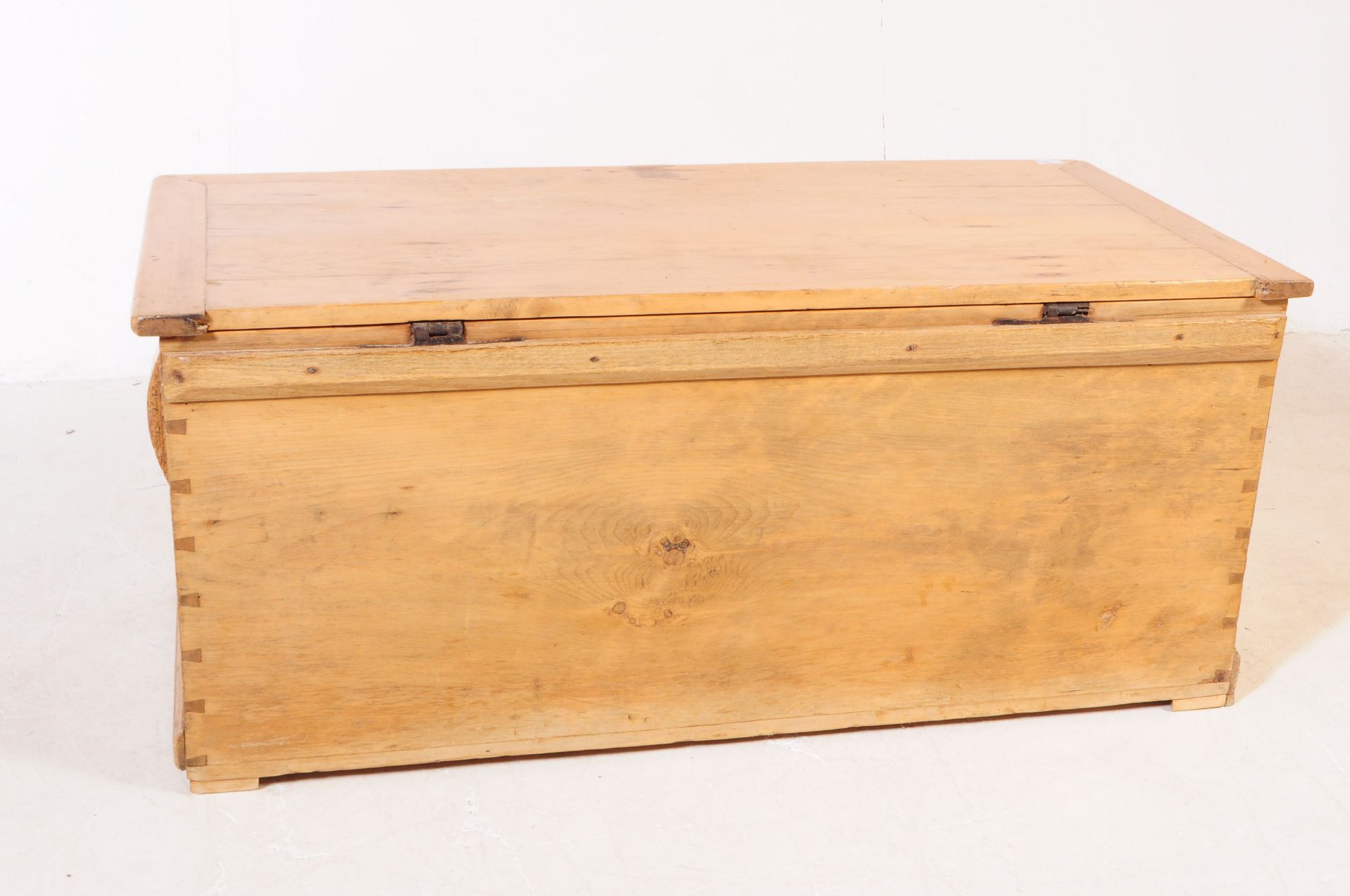 19TH CENTURY VICTORIAN PINE BLANKET BOX CHEST - Image 6 of 7