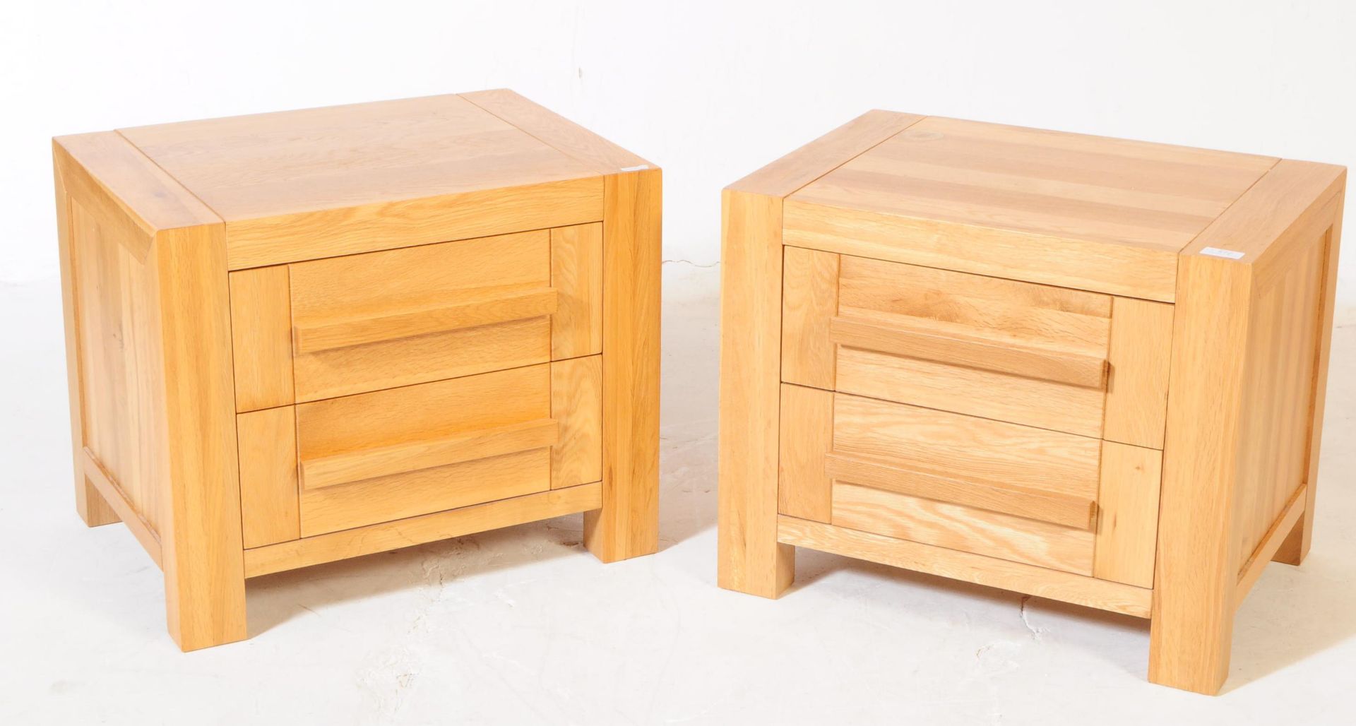 M&S SONOMA - PAIR OF OAK BEDSIDE TABLES - Image 7 of 11