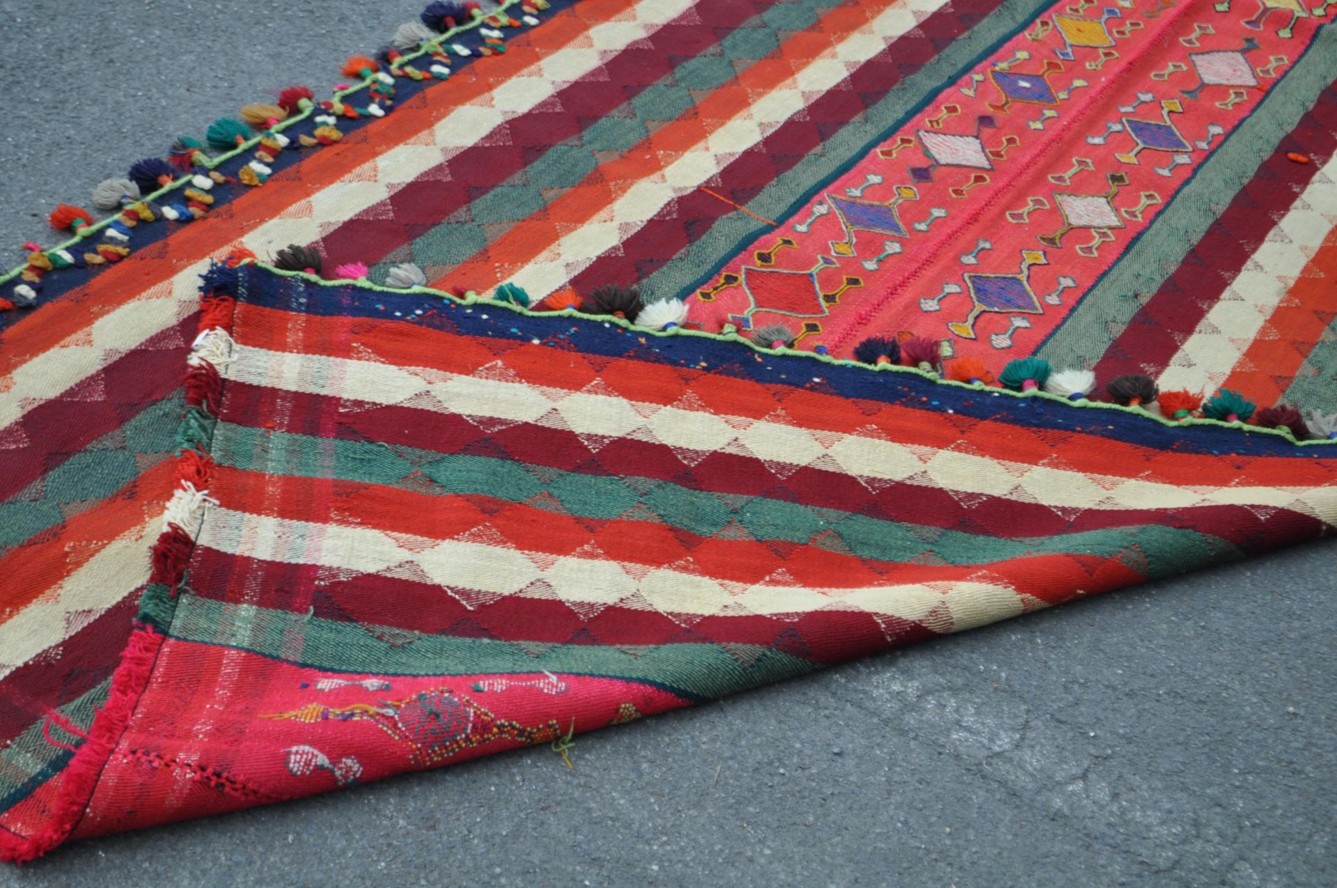 VINTAGE 20TH CENTURY SOUTH WEST JAJIM KILIM FLOOR RUG - Image 3 of 3