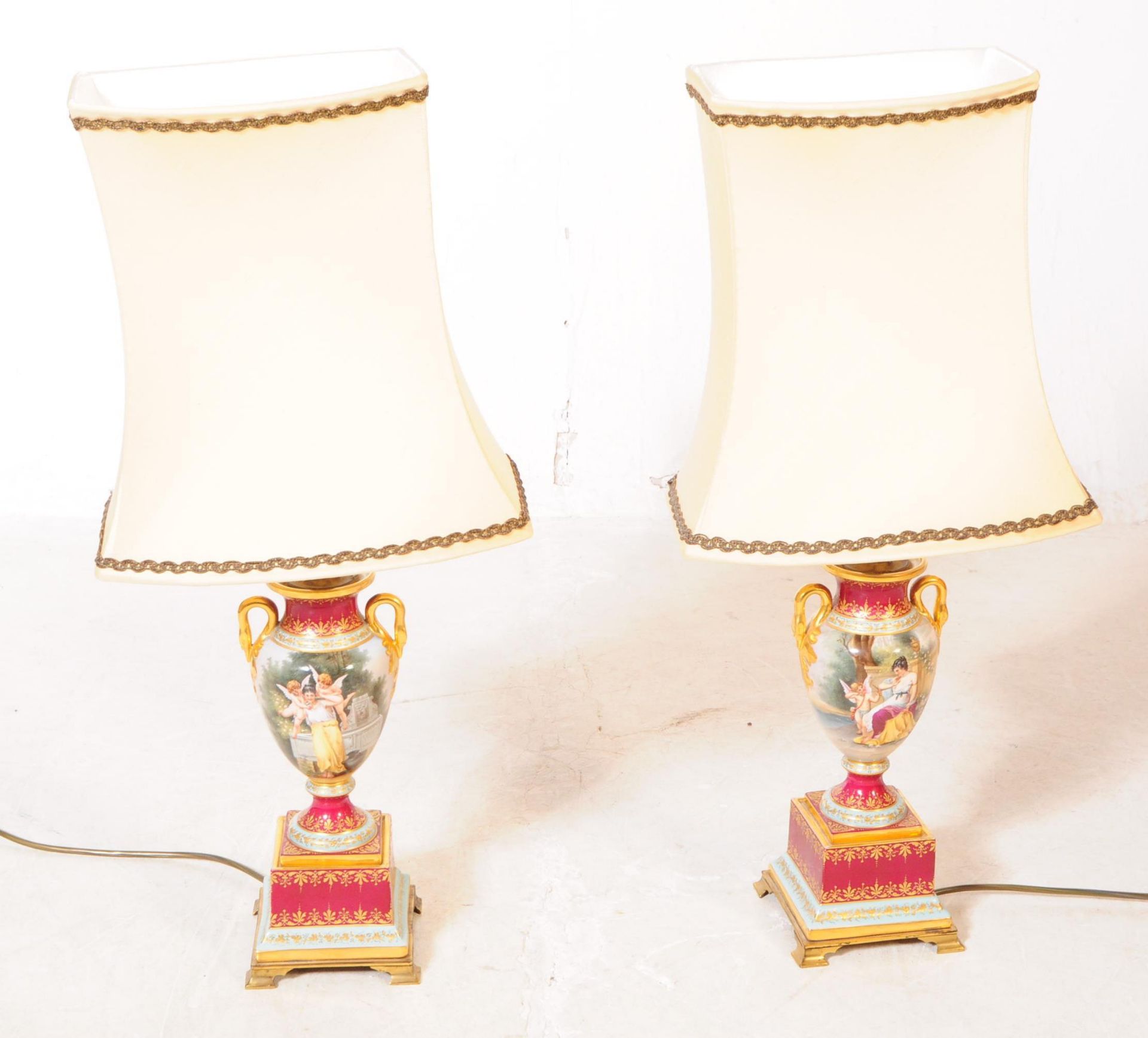 PAIR OF FRENCH STYLE CERAMIC TABLE LAMPS