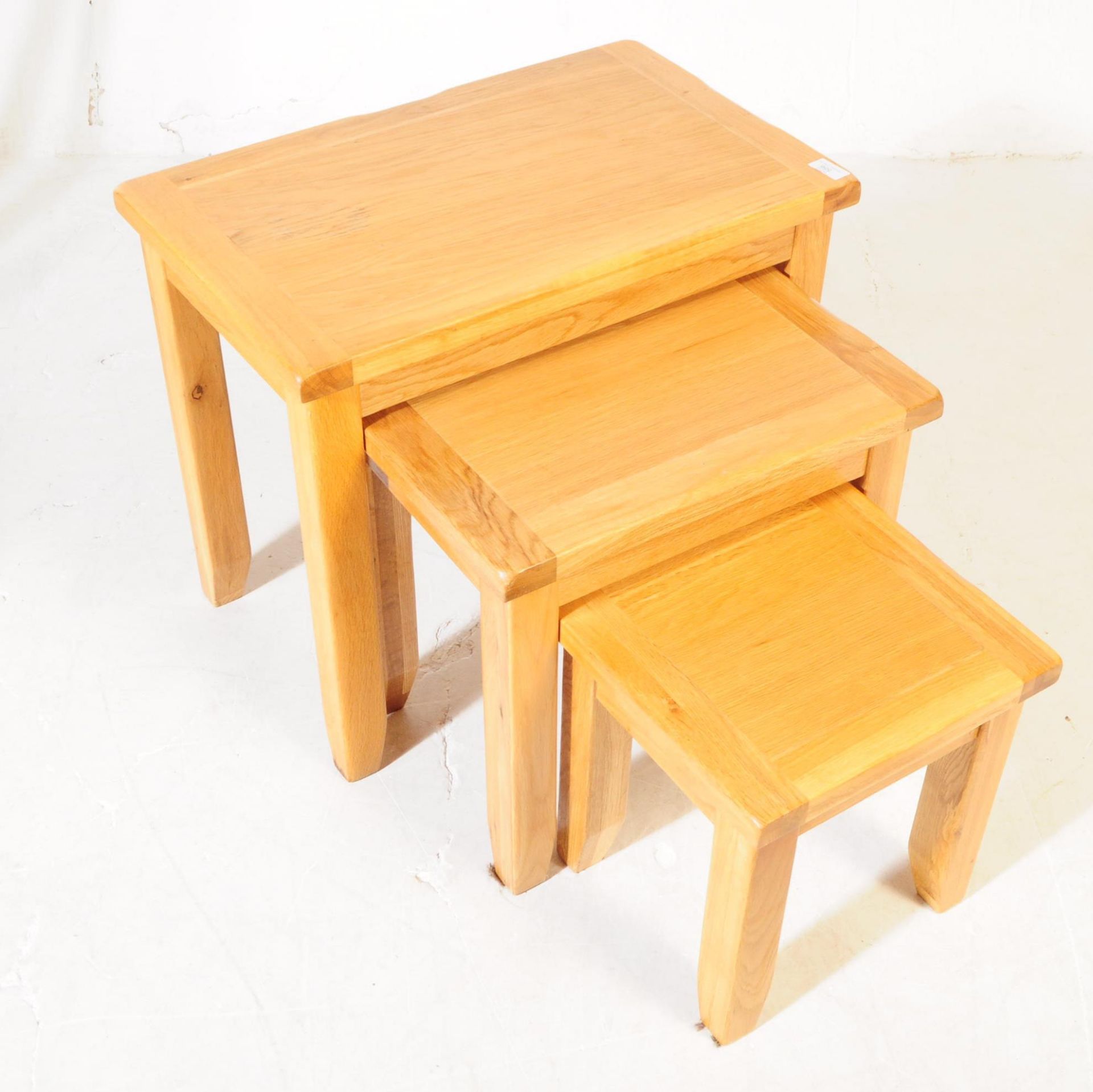 OAK FURNITURE LAND MANNER - NEST OF TABLES - Image 2 of 4