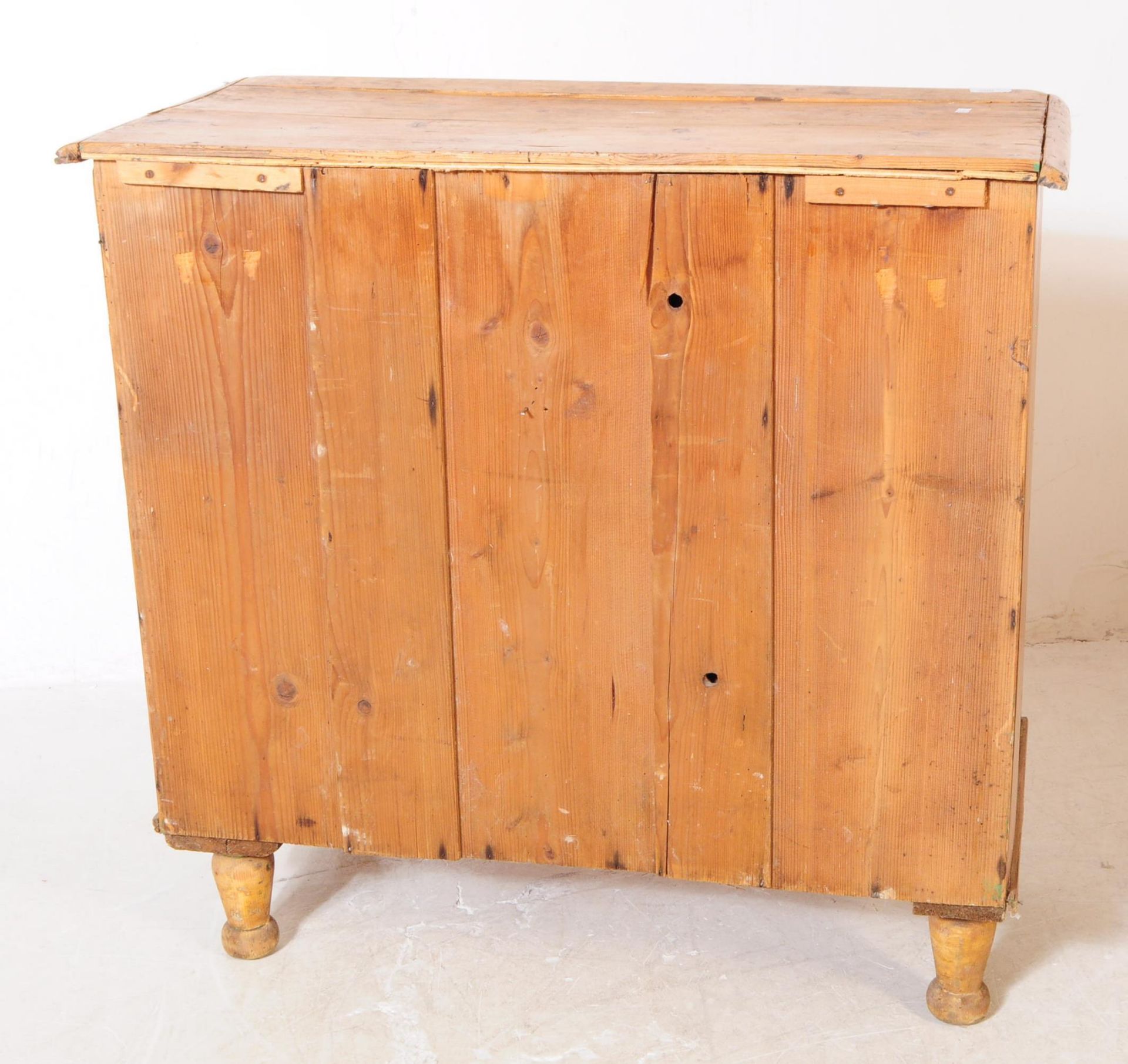 EARLY 20TH CENTURY PINE CHEST OF DRAWERS - Bild 4 aus 6