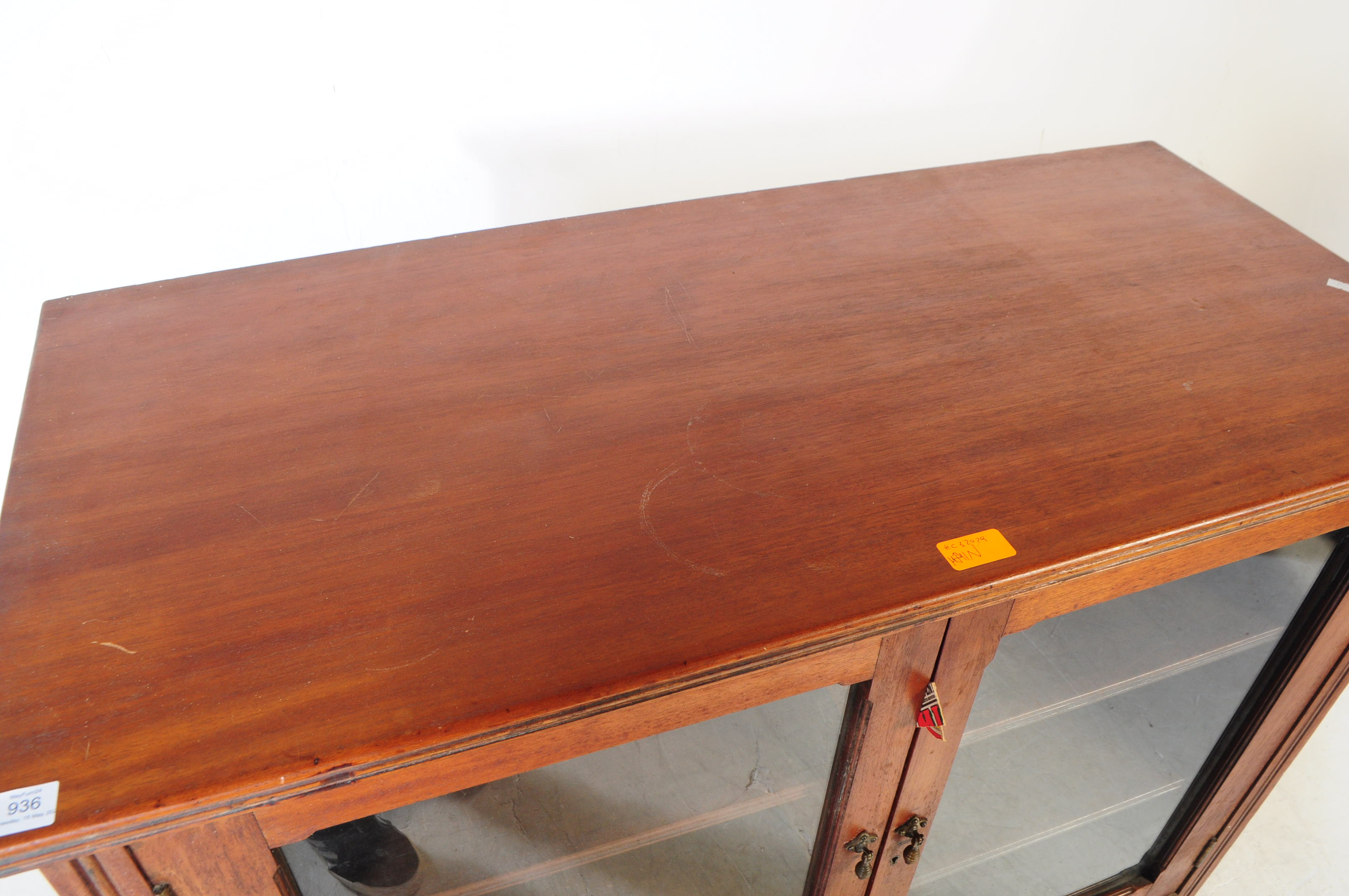 EDWARDIAN MAHOGANY GLAZED BOOKCASE CABINET - Image 4 of 5