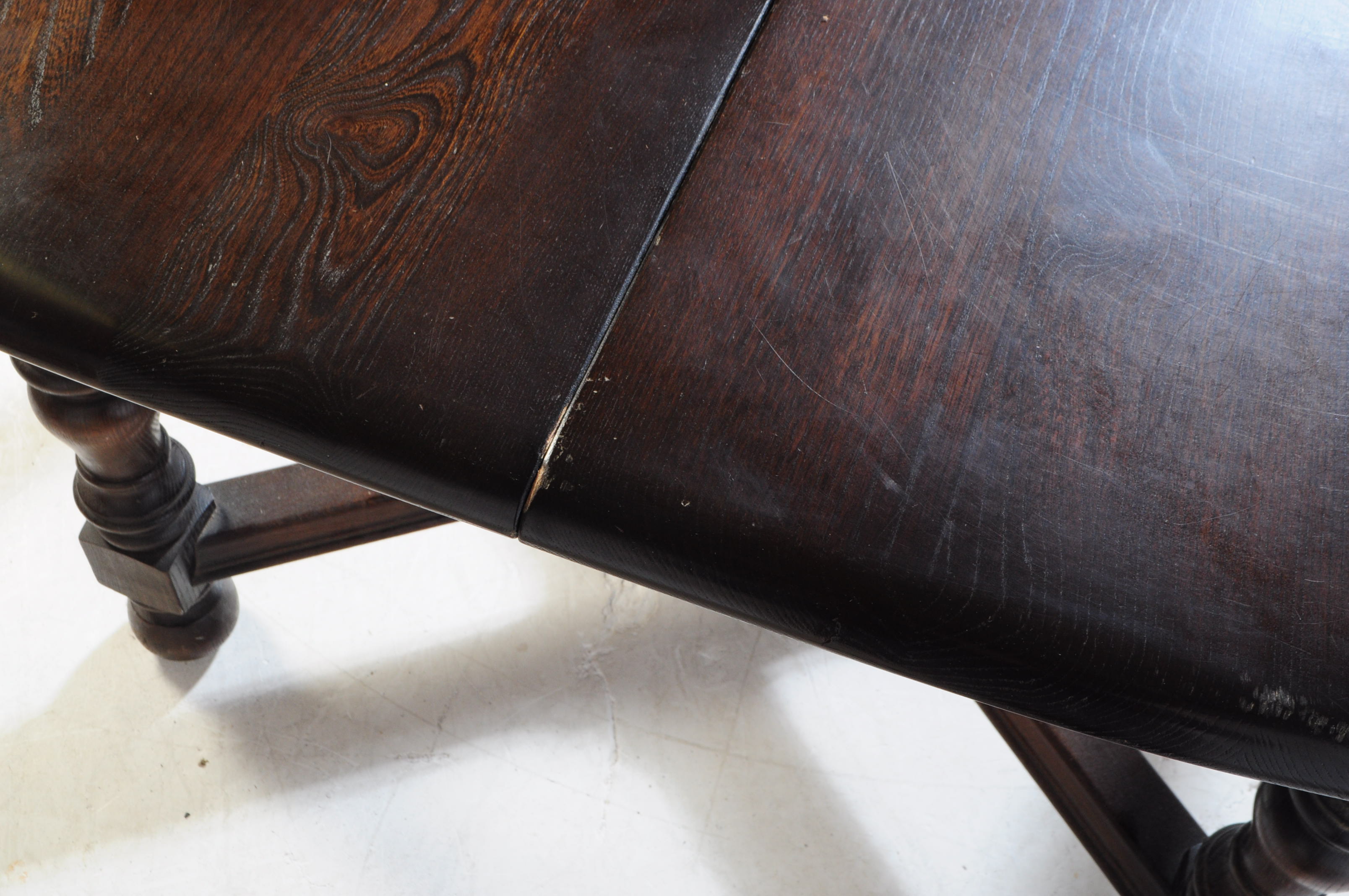 ERCOL - MODEL 705 - OLD COLONIAL ELM DINING TABLE - Image 8 of 8