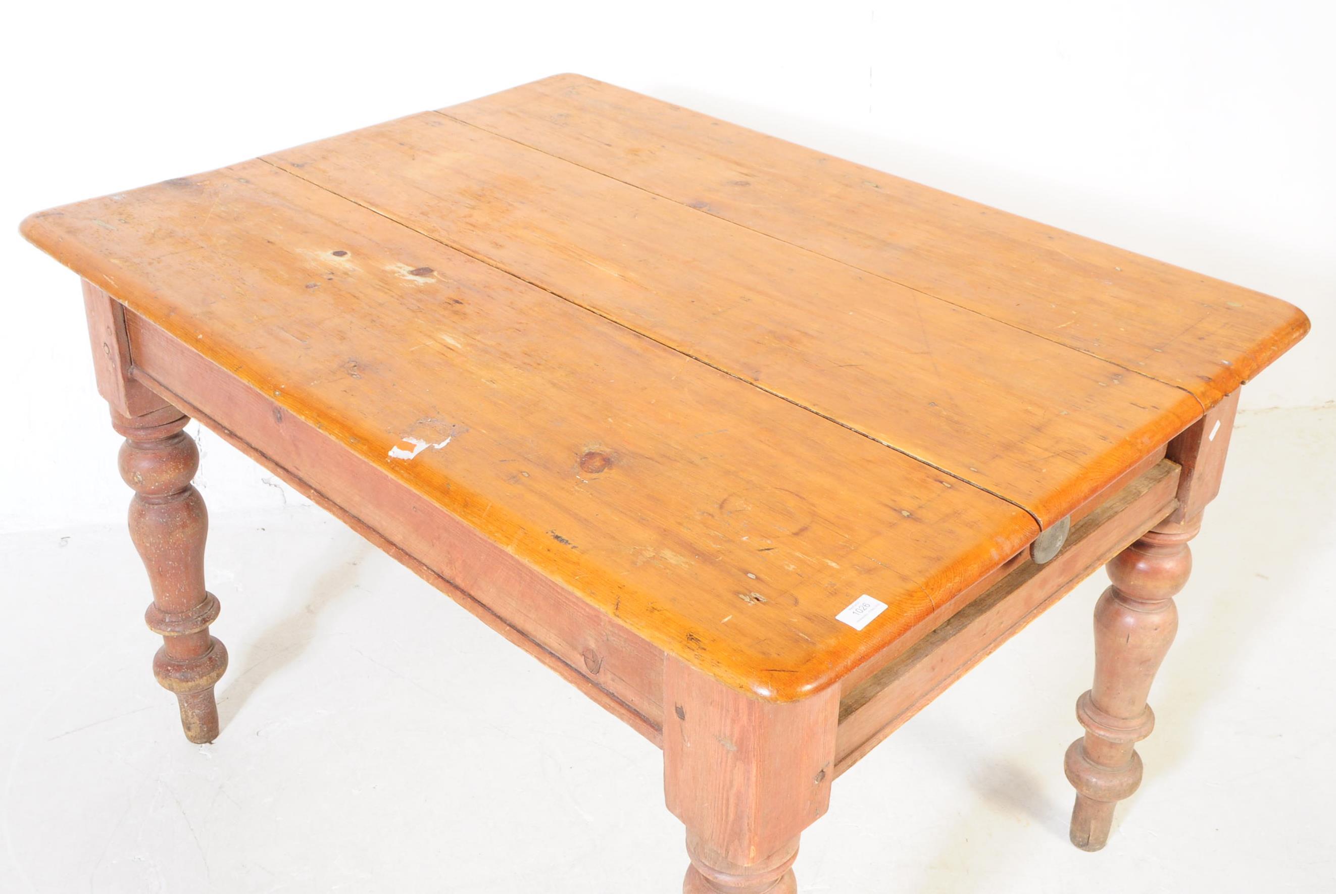 VICTORIAN 19TH CENTURY SCRUB PINE KITCHEN TABLE - Image 2 of 4