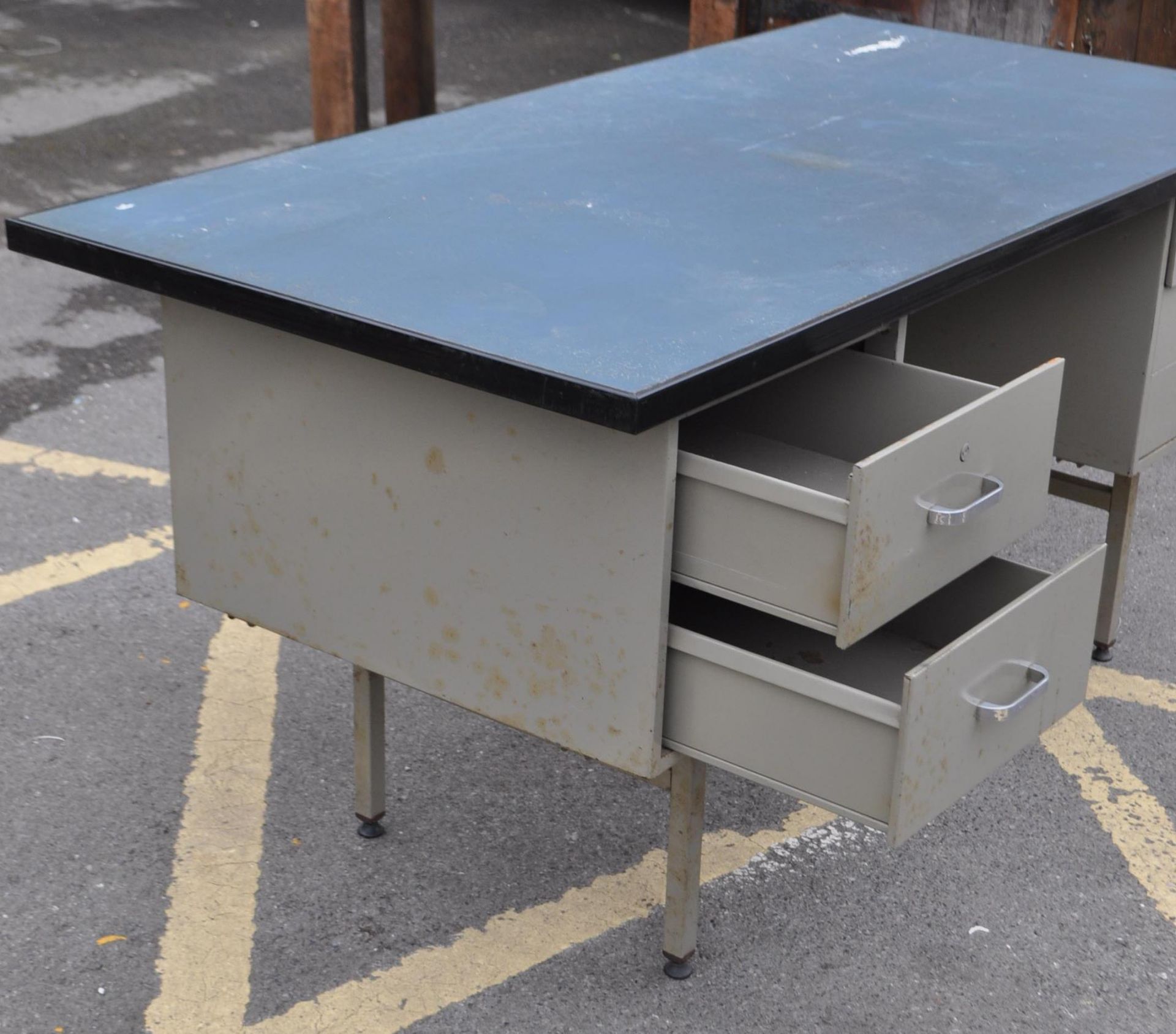 20TH CENTURY INDUSTRIAL METAL WORKSHOP DESK - Bild 3 aus 5