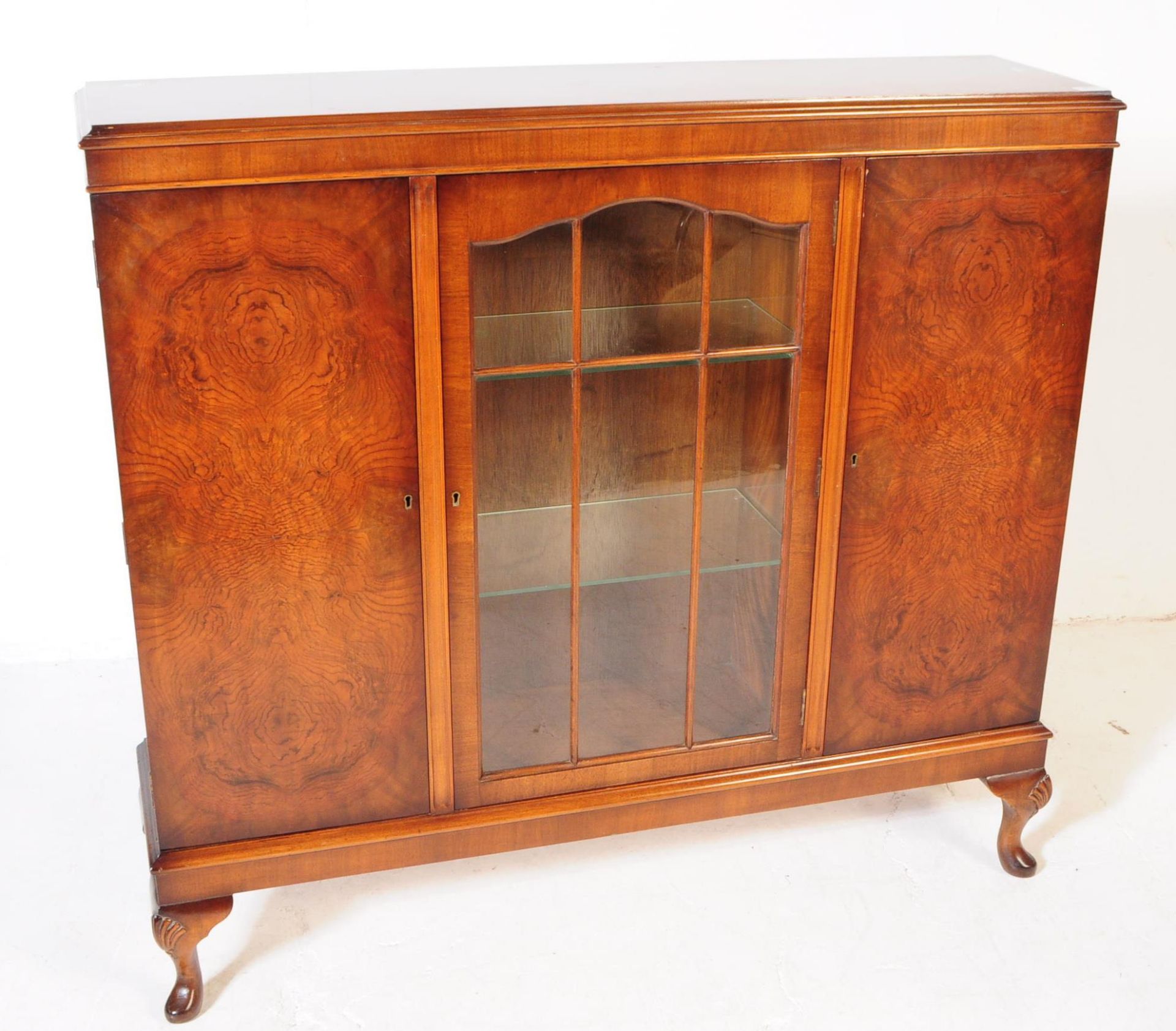 1940S QUEEN ANNE REVIVAL WALNUT BOOKCASE - Image 2 of 4