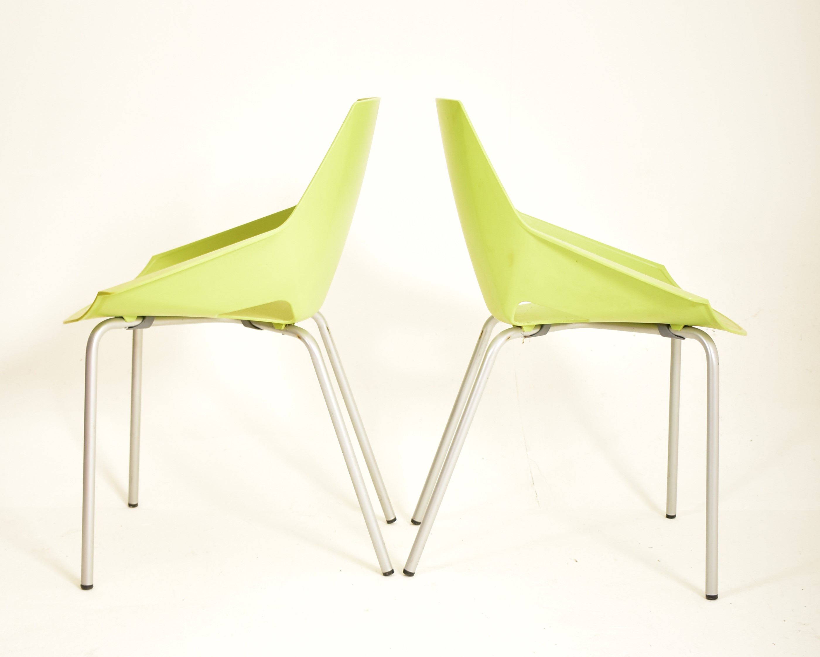 ACTIU - VIVA CHAIR - SET OF FOUR STACKING DINING CHAIRS - Image 3 of 4