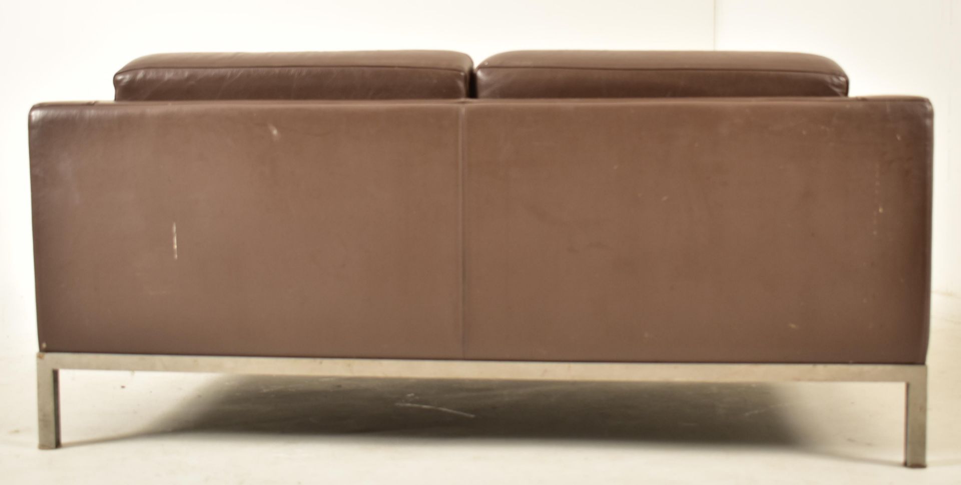 FLORENCE KNOLL STYLE - DESIGNER TWO SEATER SOFA SETTEE - Image 3 of 4
