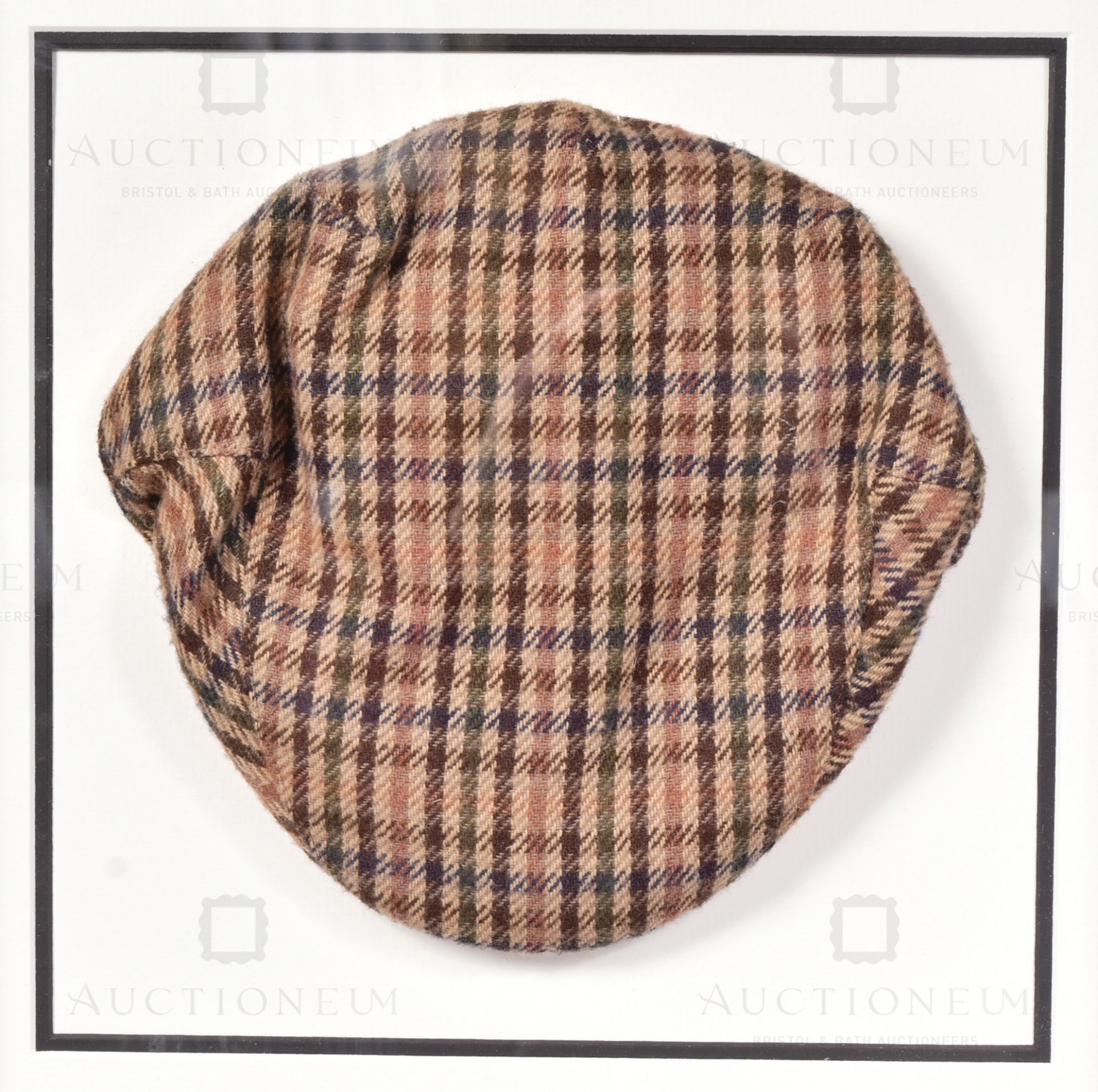 ONLY FOOLS & HORSES - DEL BOY'S SCREEN USED SIGNATURE FLAT CAP - Bild 2 aus 4