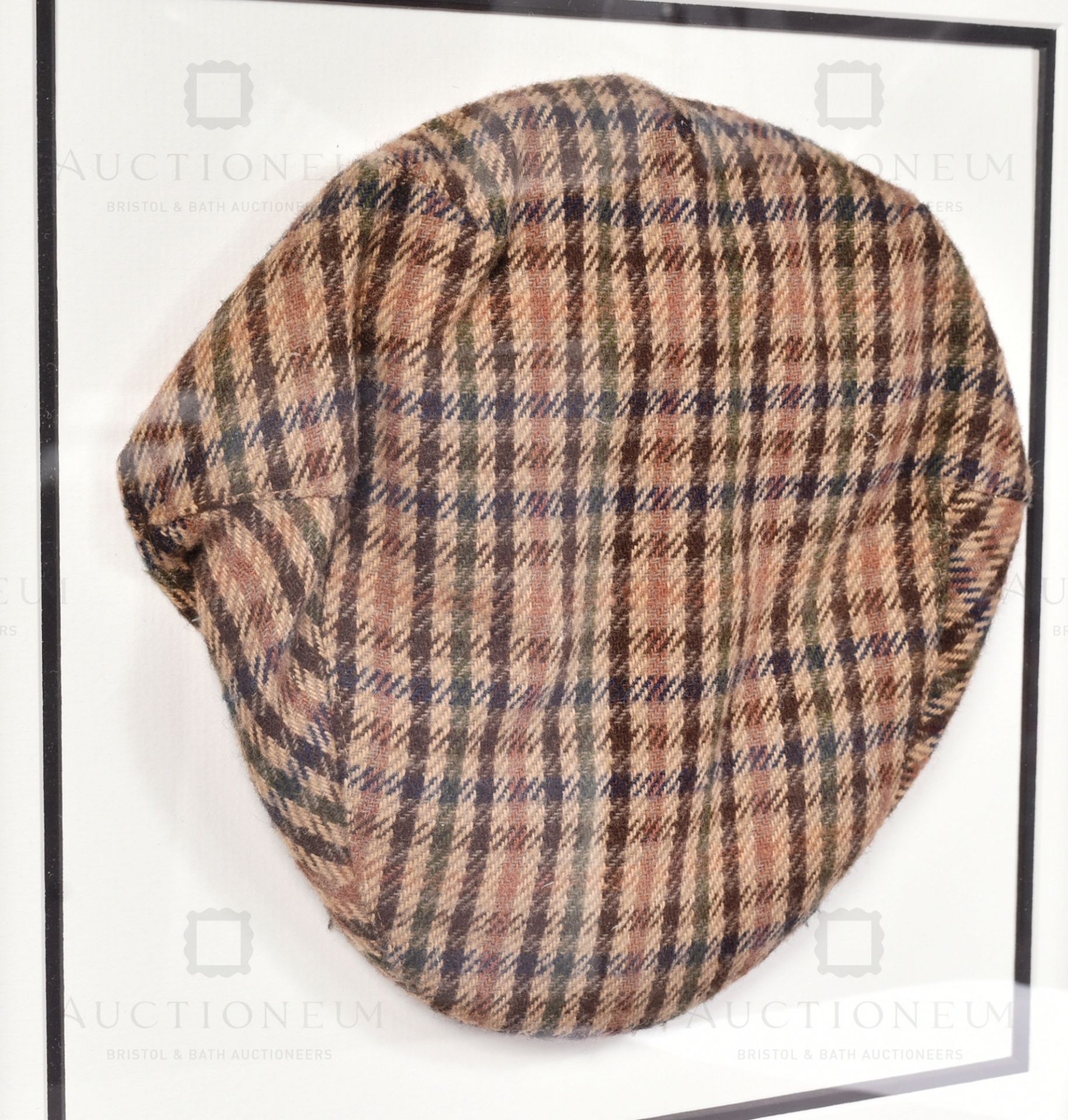 ONLY FOOLS & HORSES - DEL BOY'S SCREEN USED SIGNATURE FLAT CAP - Bild 3 aus 4