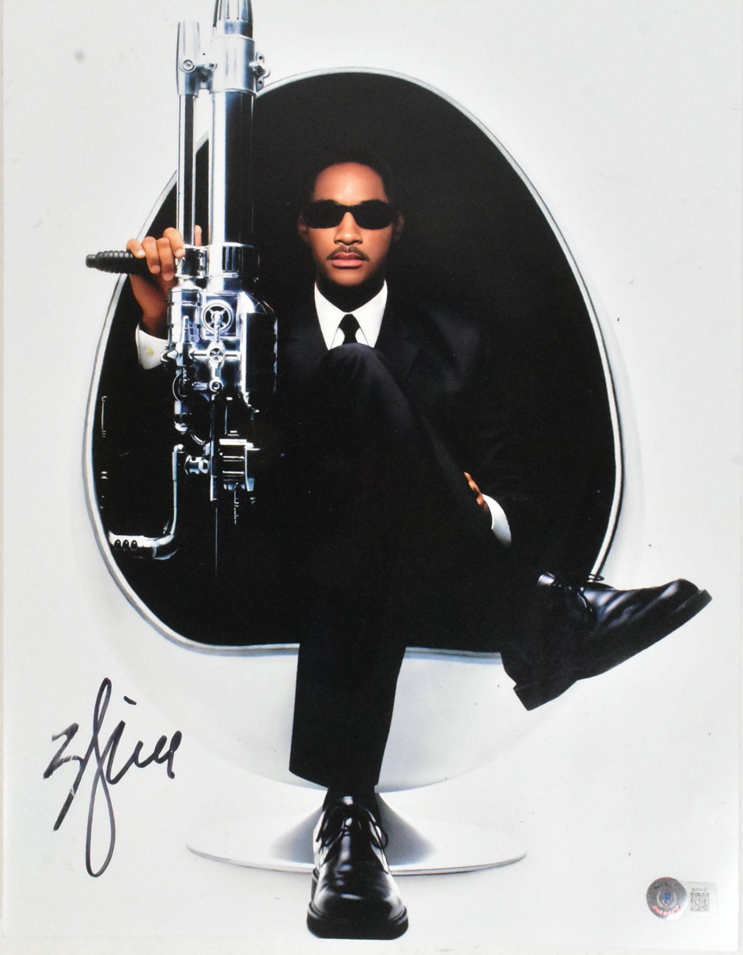 MEN IN BLACK - WILL SMITH - AUTOGRAPHED 11X14" PHOTO - BECKETT