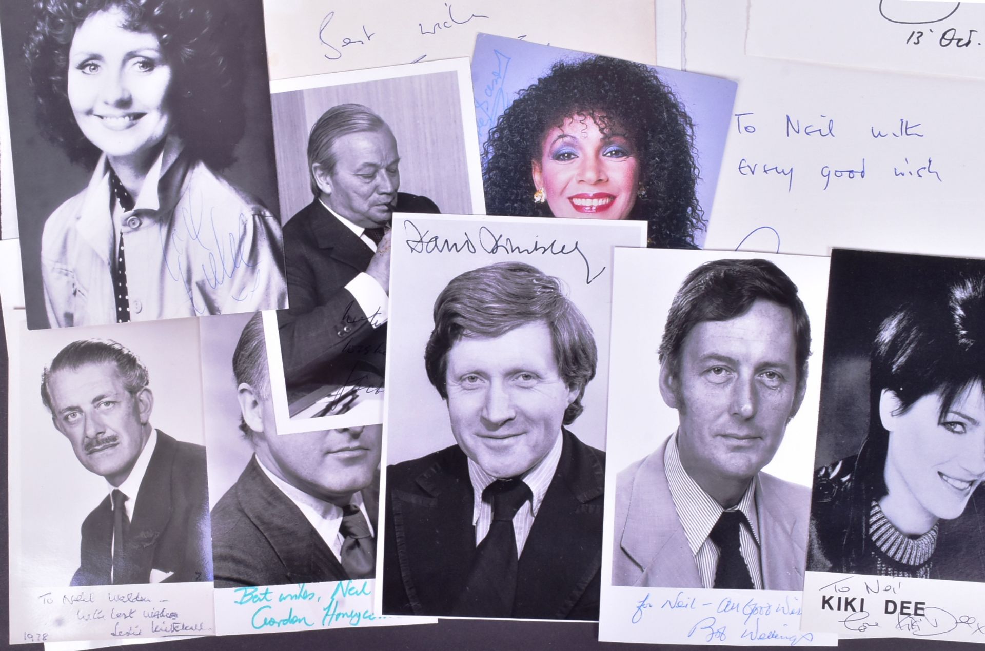 AUTOGRAPHS - COLLECTION OF 1970S / 1980S ENTERTAINERS - Bild 4 aus 5