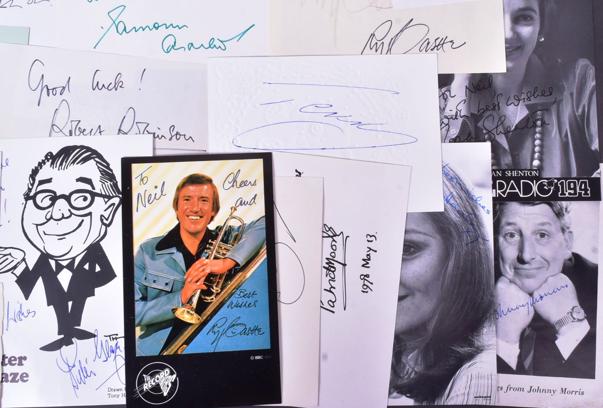 AUTOGRAPHS - LARGE COLLECTION OF 1970S / 80S TELEVISION - Bild 3 aus 5