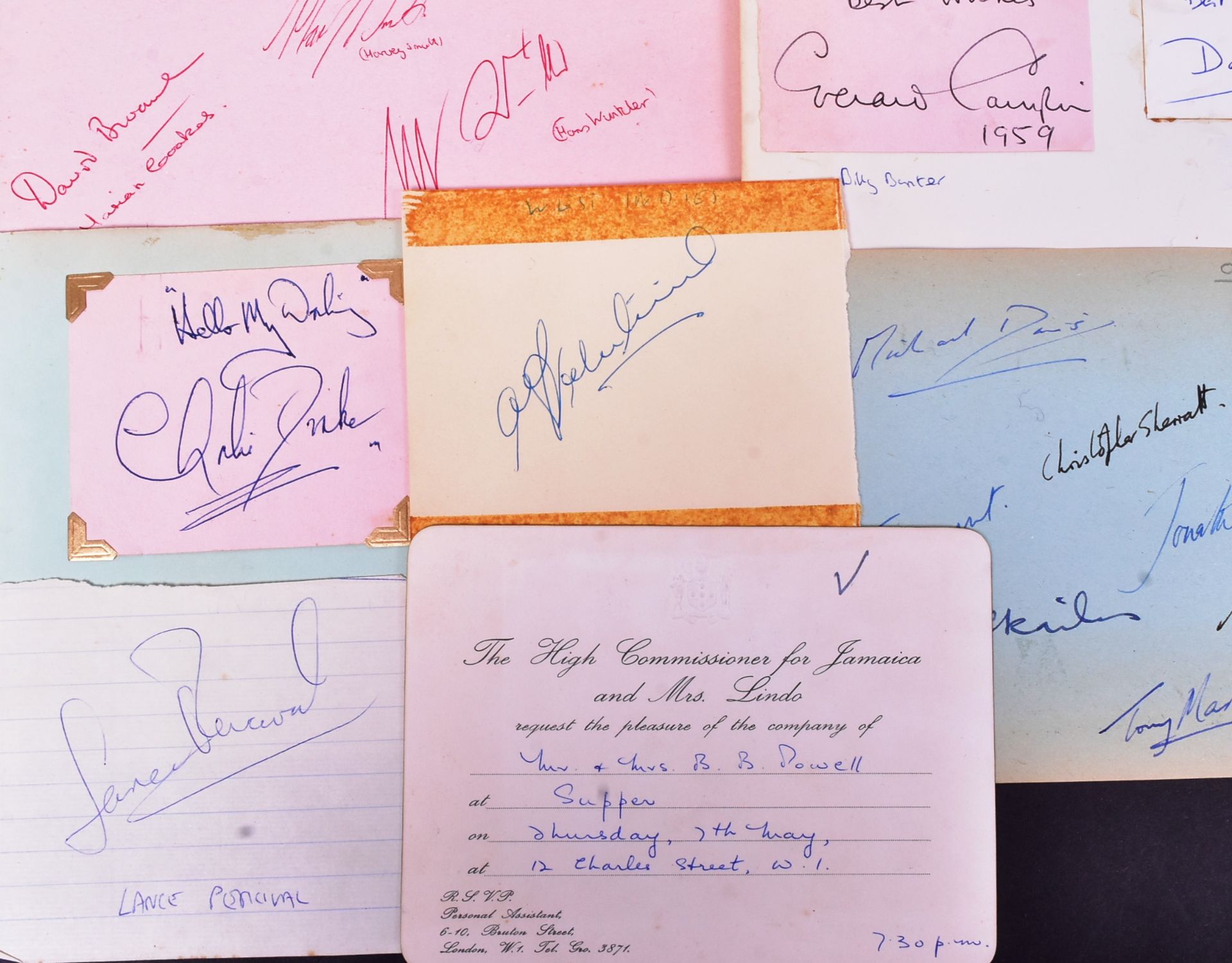 AUTOGRAPHS - COLLECTION OF ASSORTED AUTOGRAPHS - Bild 2 aus 5