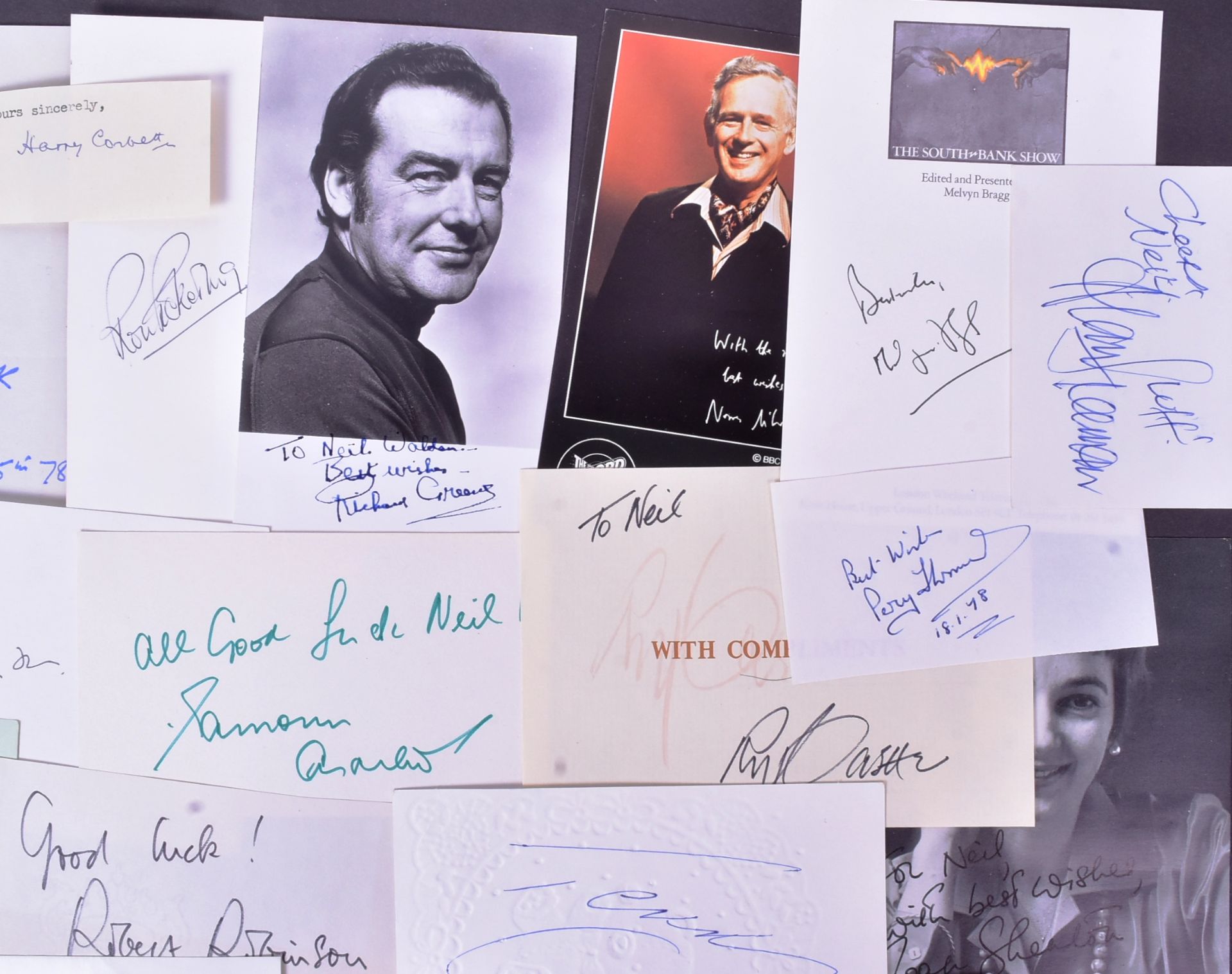 AUTOGRAPHS - LARGE COLLECTION OF 1970S / 80S TELEVISION - Bild 4 aus 5