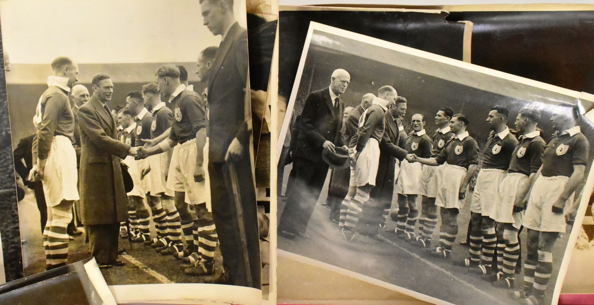 FOOTBALL - COLLECTION OF 1940S PRESS PHOTOGRAPHS - Bild 3 aus 5