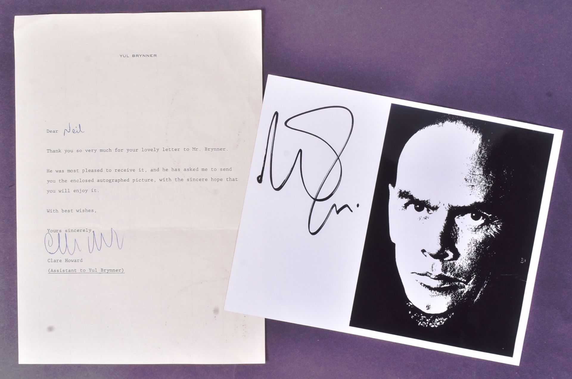 YUL BRYNNER (1920-1985) - AUTOGRAPHED 8X10" PHOTOGRAPH