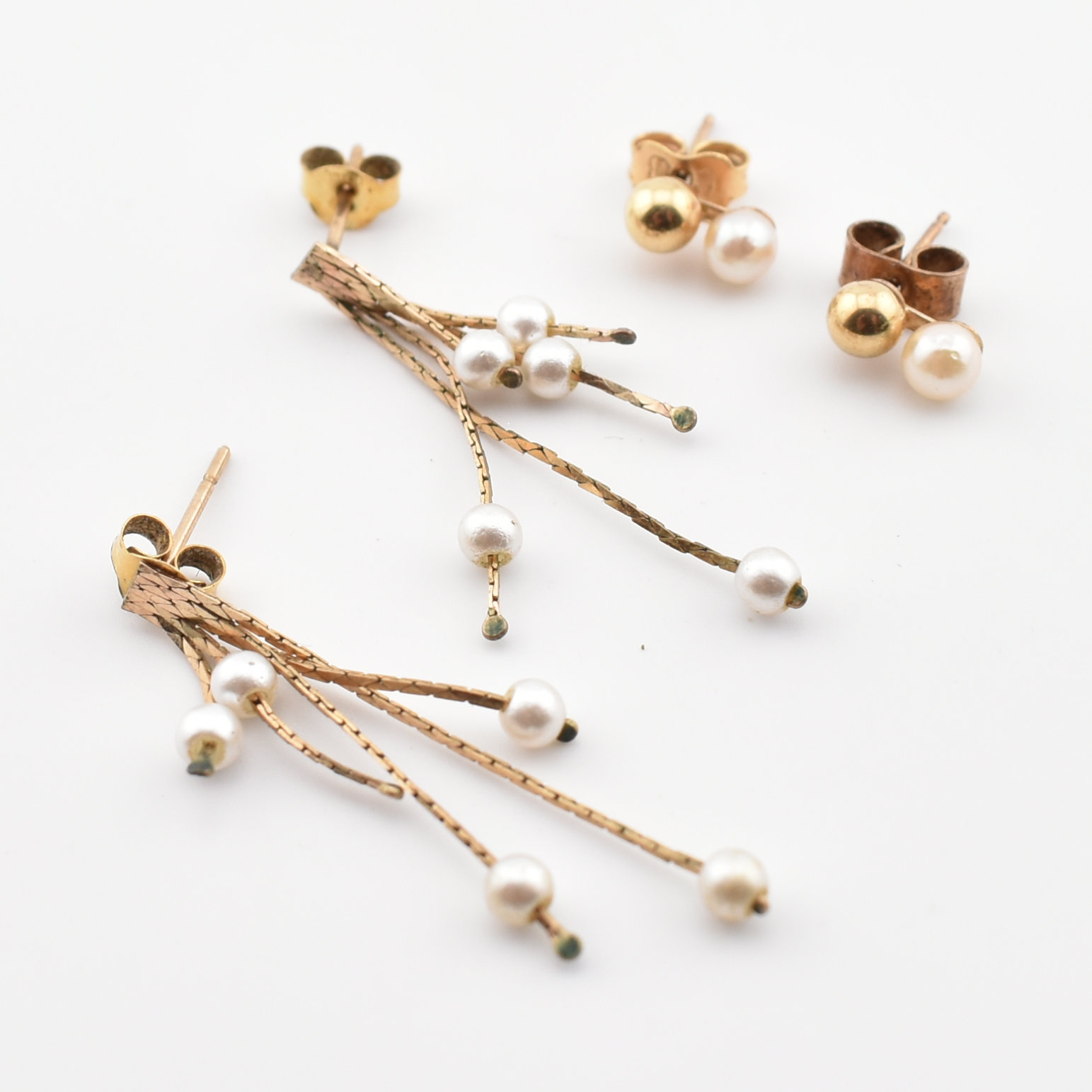 TWO PAIRS OF 9CT GOLD & PEARL EARRINGS - Image 3 of 3