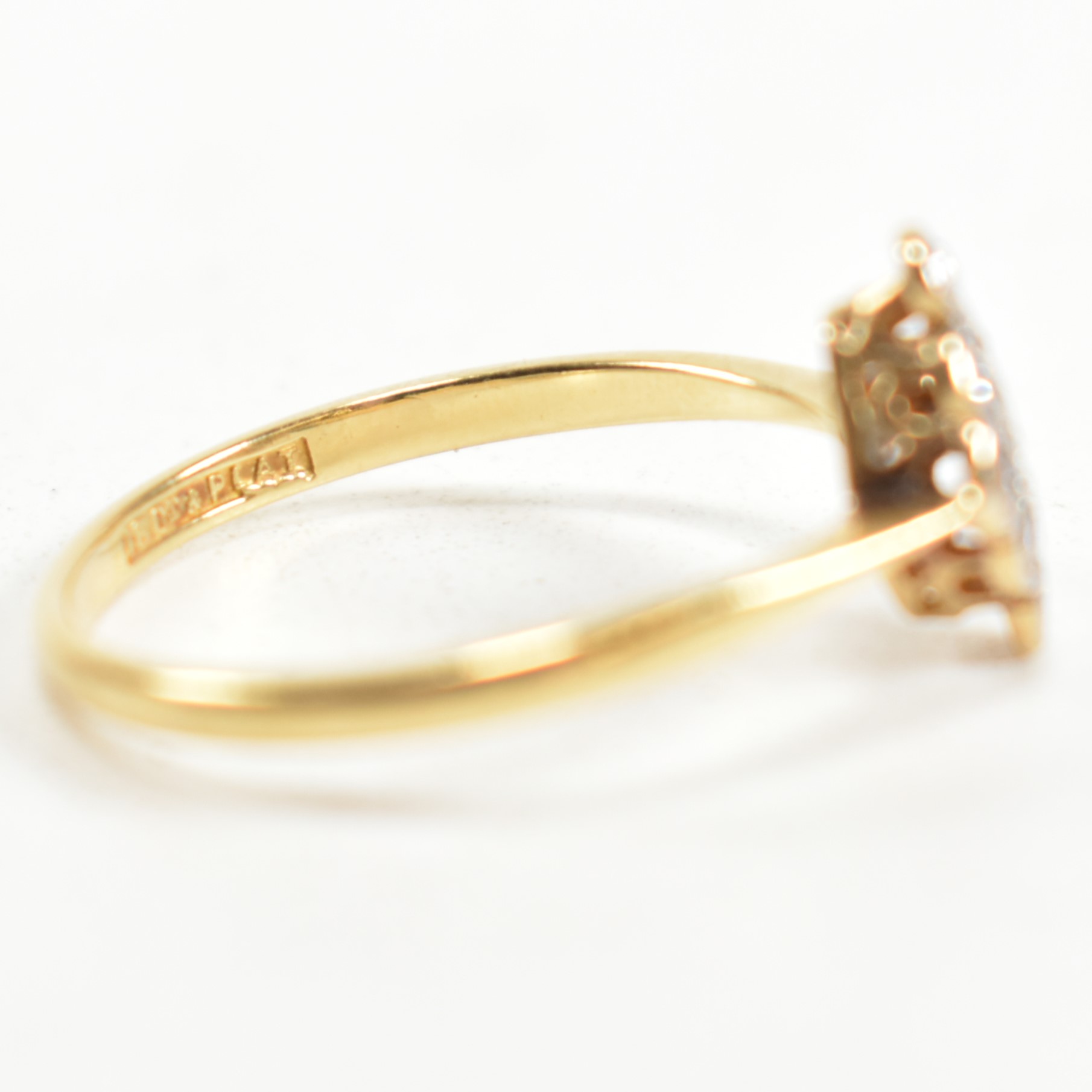 18CT GOLD & PLATINUM DIAMOND CLUSTER RING - Bild 4 aus 9