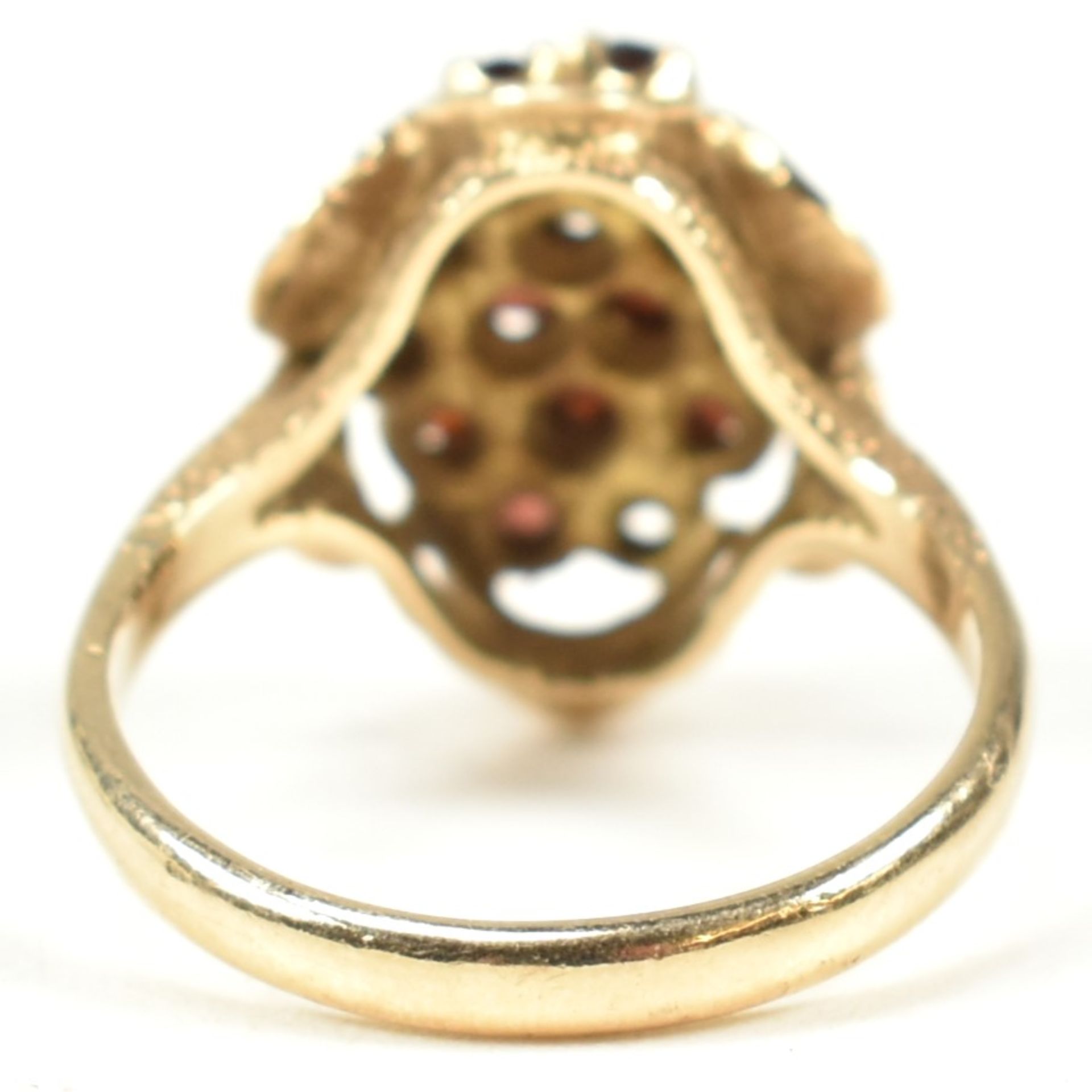 HALLMARKED 9CT GOLD CLUSTER RING - Image 2 of 10