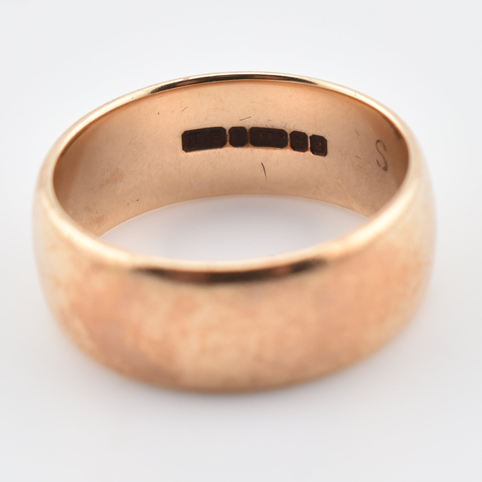 HALLMARKED 9CT GOLD BAND RING - Image 4 of 4