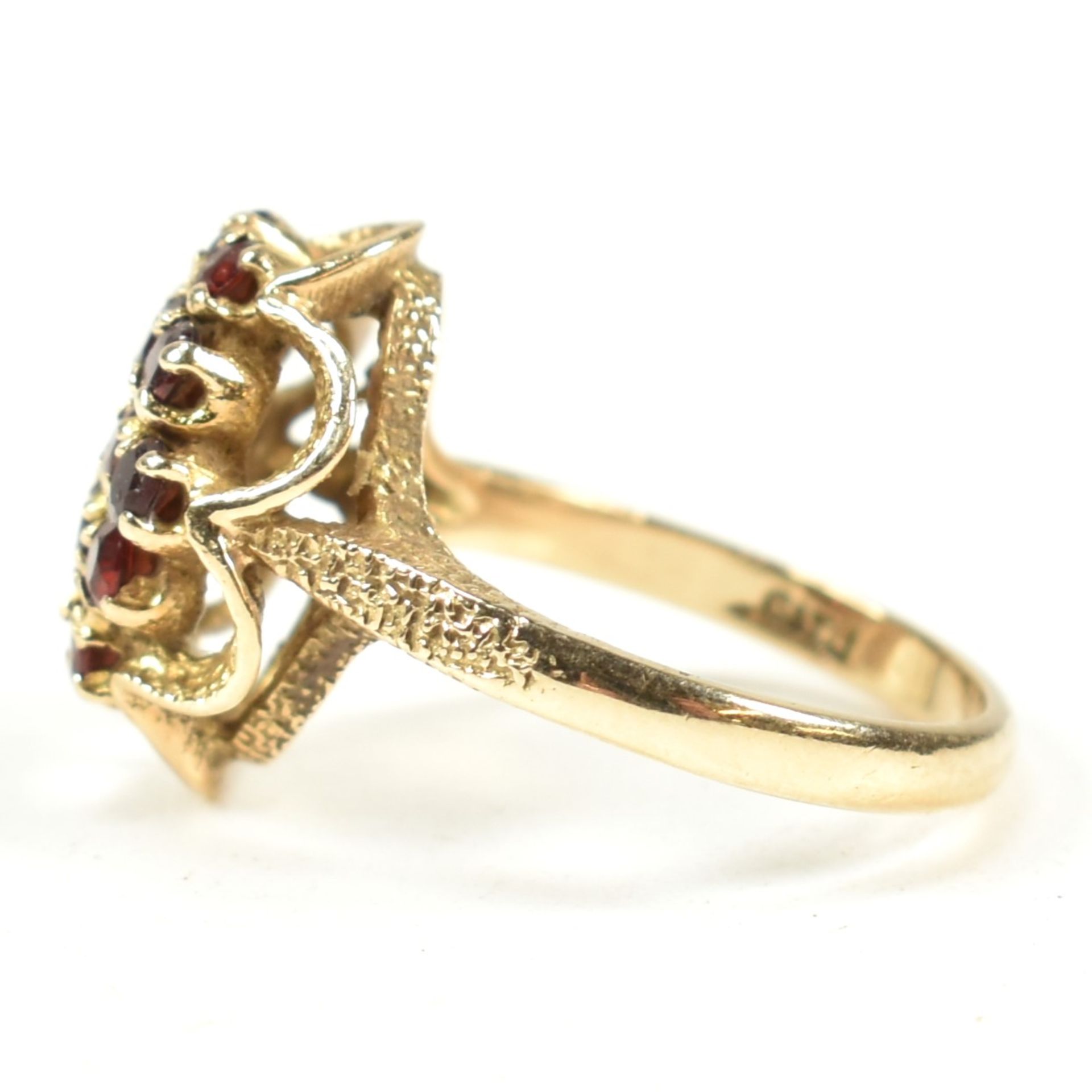 HALLMARKED 9CT GOLD CLUSTER RING - Image 6 of 10
