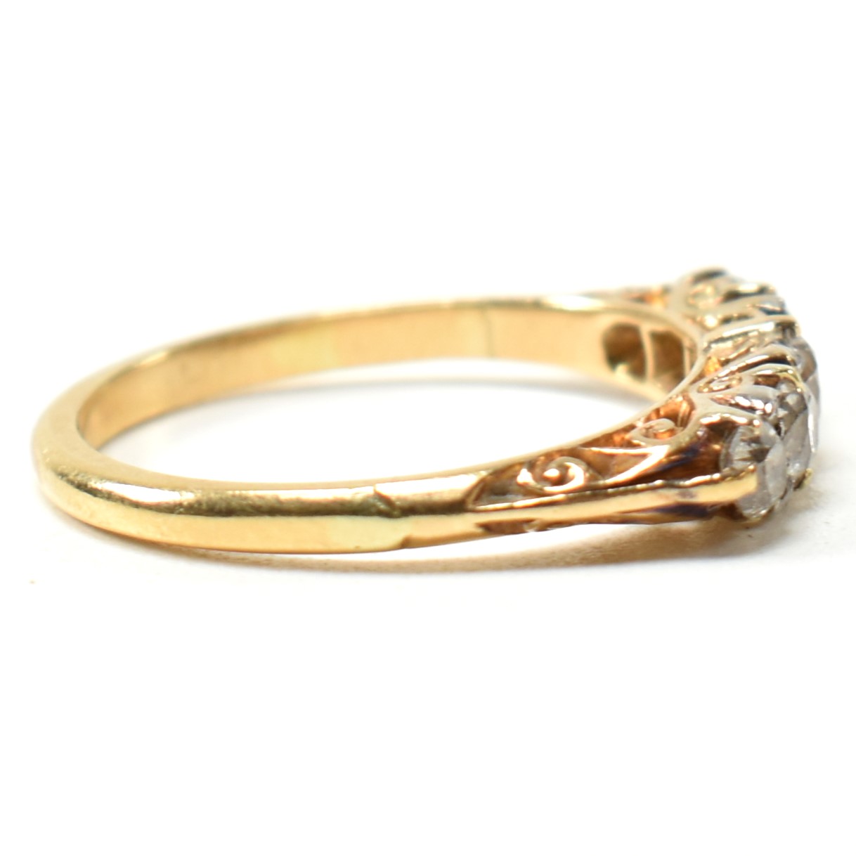 18CT GOLD & DIAMOND FIVE STONE RING - Image 4 of 8