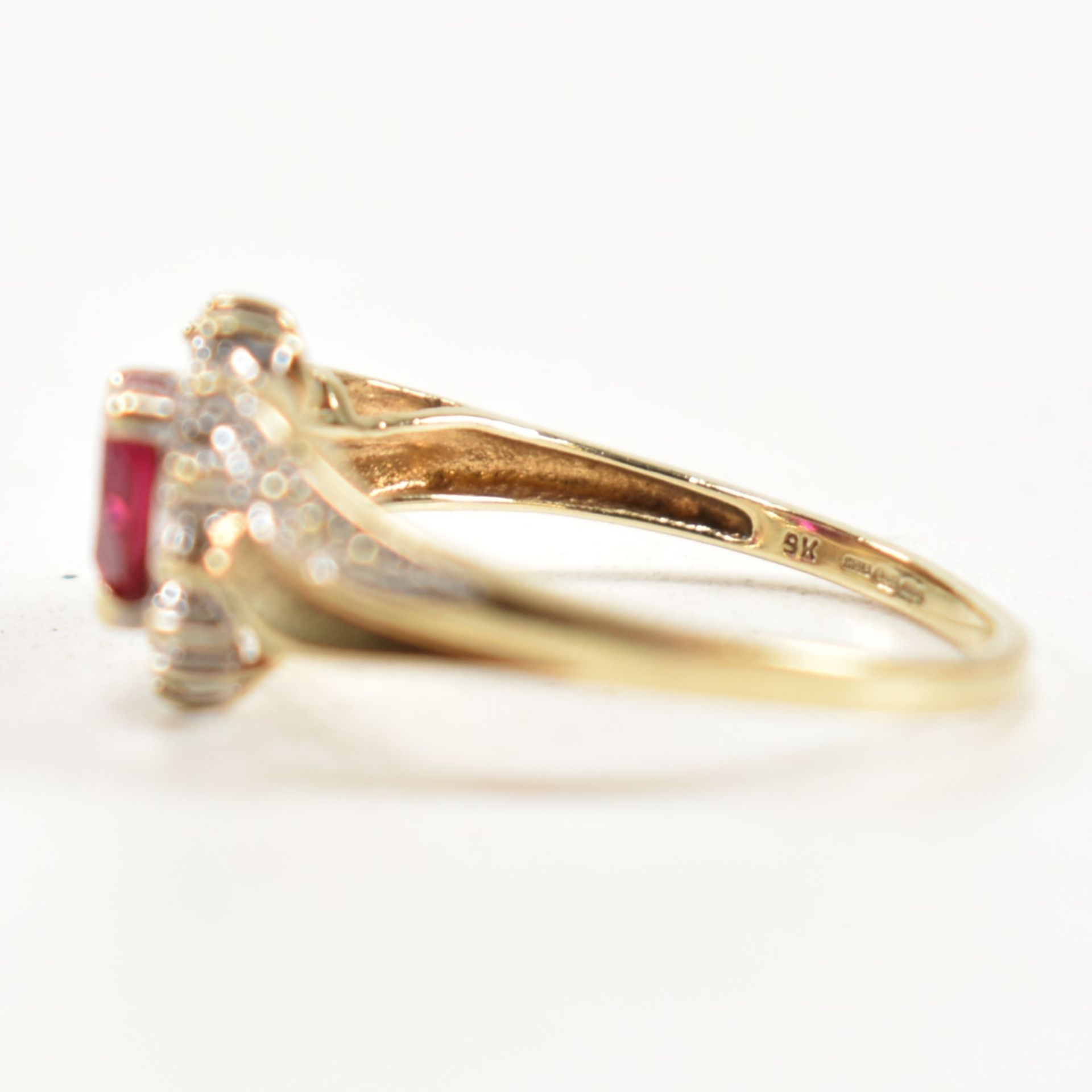 HALLMARKED 9CT GOLD DIAMOND & RUBY CLUSTER RING - Image 7 of 10