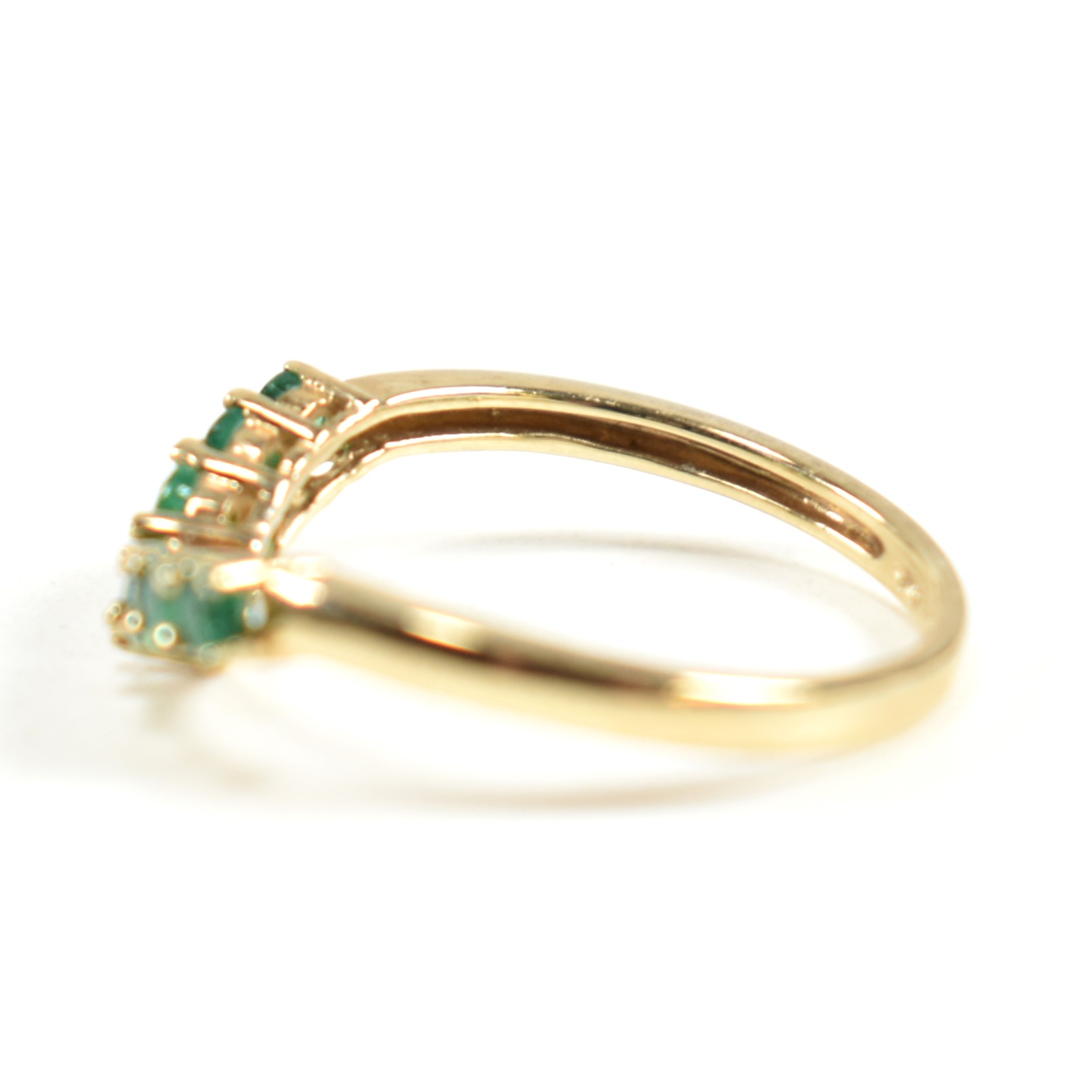 HALLMARKED 9CT GOLD & EMERALD WISHBONE RING - Image 7 of 9