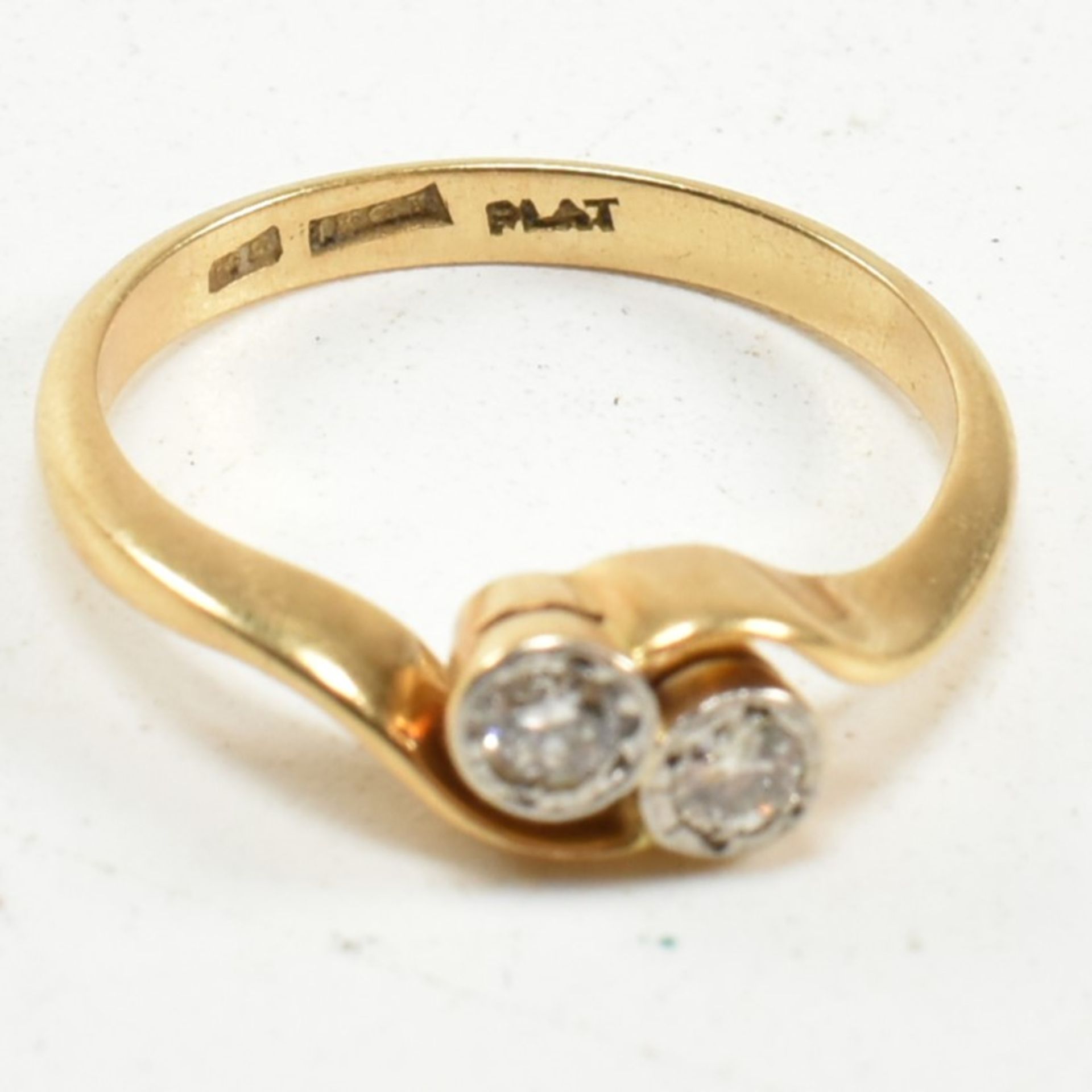 CASED 18CT GOLD PLATINUM & DIAMOND CROSSOVER RING - Bild 7 aus 8