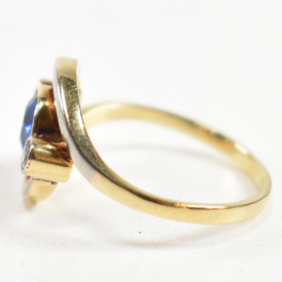 18CT GOLD SAPPHIRE & DIAMOND CROSS OVER RING - Image 7 of 8