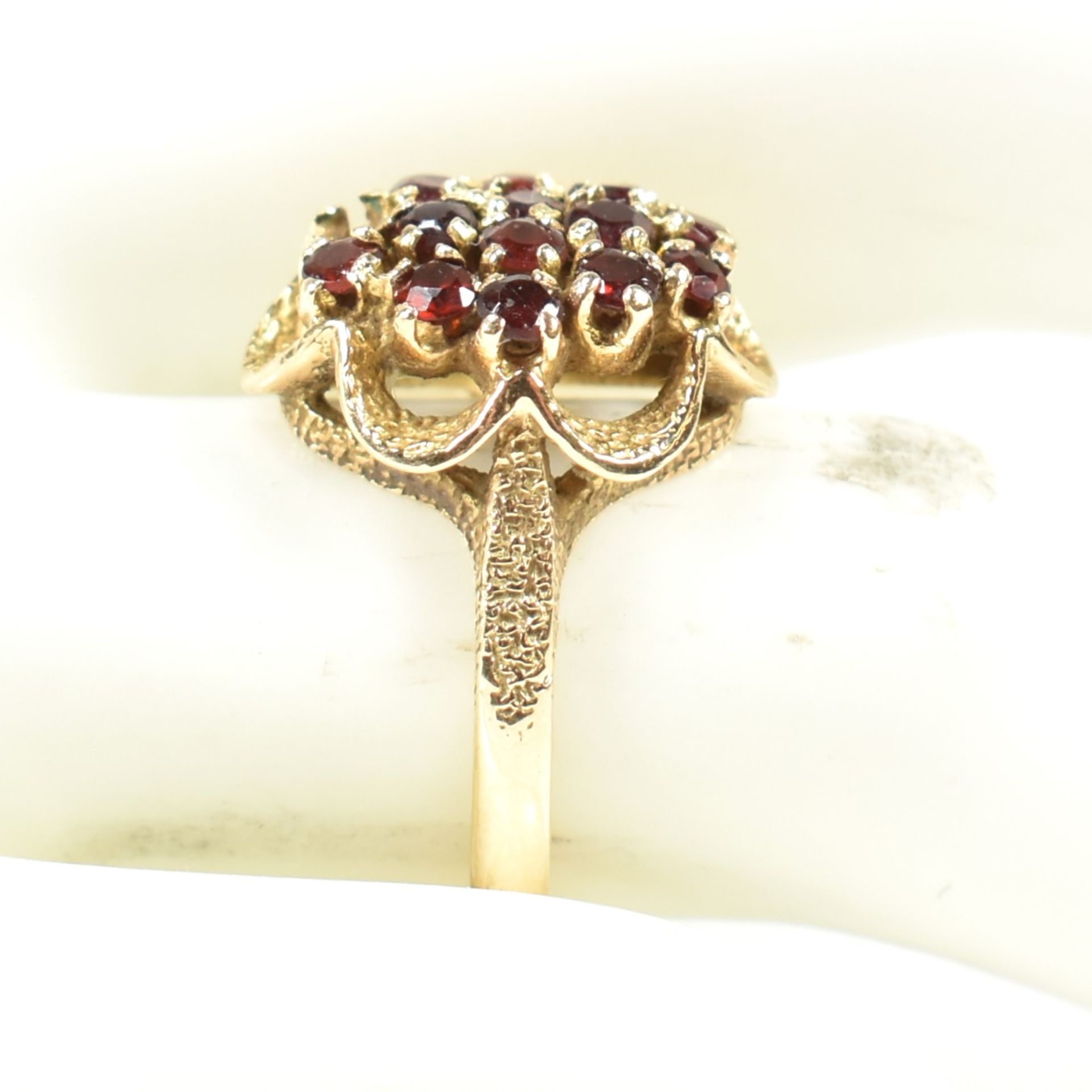 HALLMARKED 9CT GOLD CLUSTER RING - Image 10 of 10