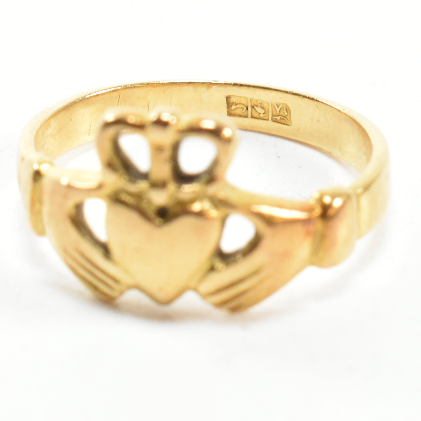 18CT GOLD CLADDAGH RING - Image 2 of 5