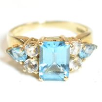 HALLMARKED 9CT GOLD & BLUE & WHITE TOPAZ RING