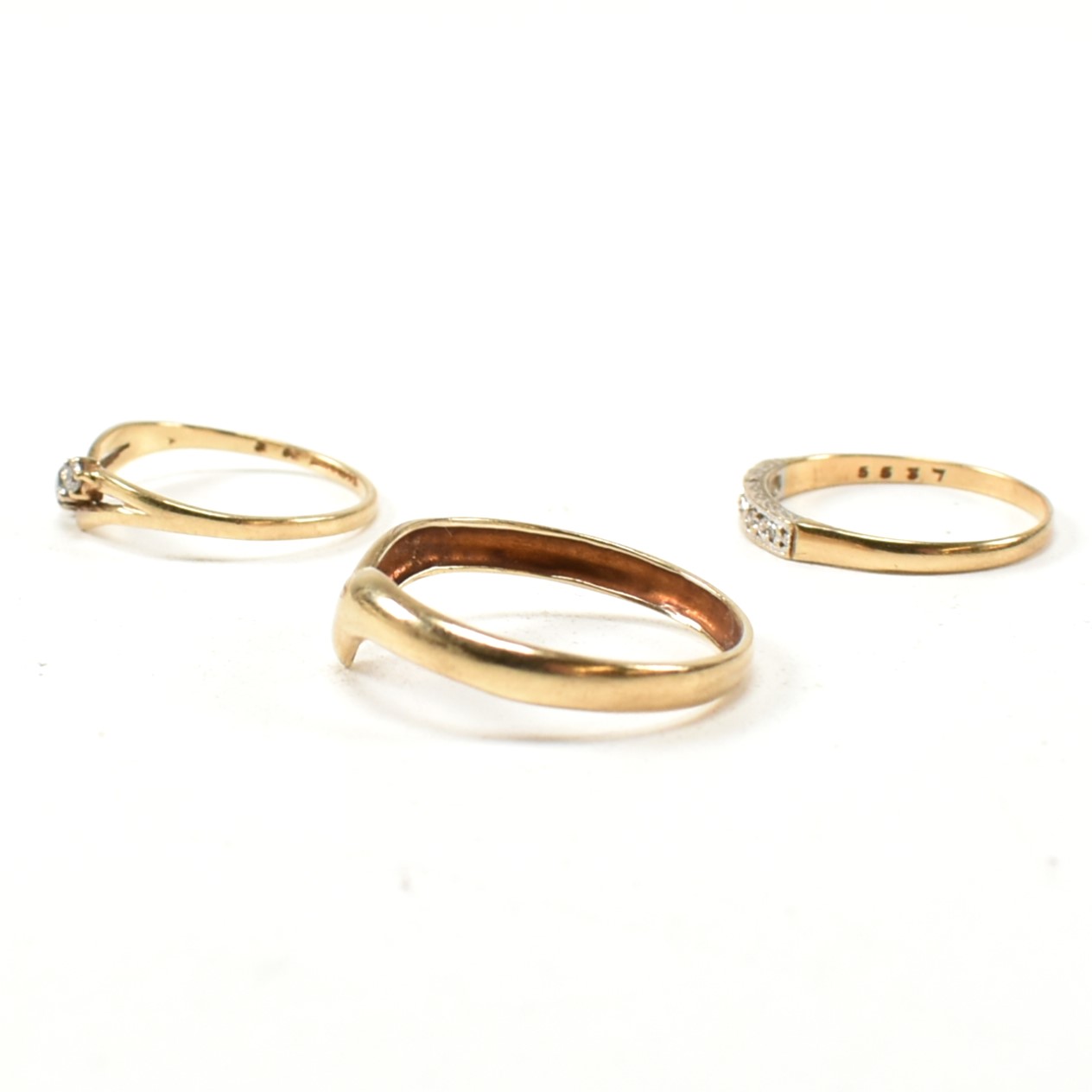 THREE HALLMARKED 9CT GOLD RINGS INCLUDING TWO GEM SET - Bild 4 aus 7