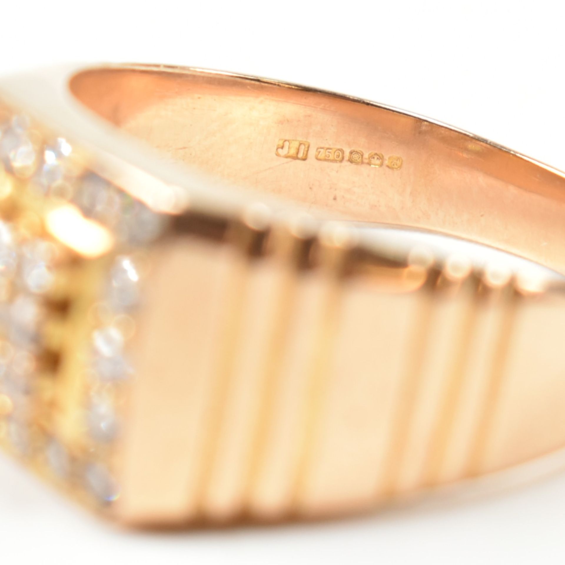 HALLMARKED 18CT GOLD & DIAMOND SIGNET RING - Image 8 of 9