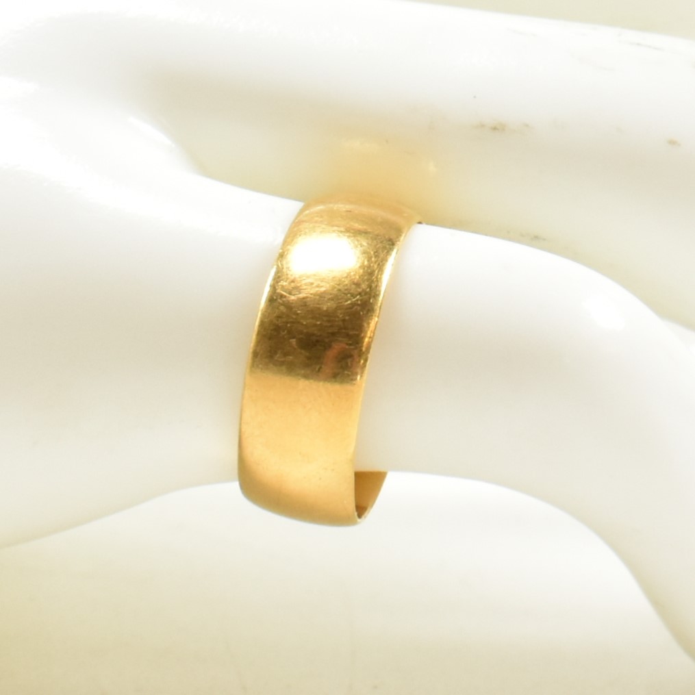 EARLY 20TH CENTURY HALLMARKED 22CT GOLD BAND RING - Image 4 of 4