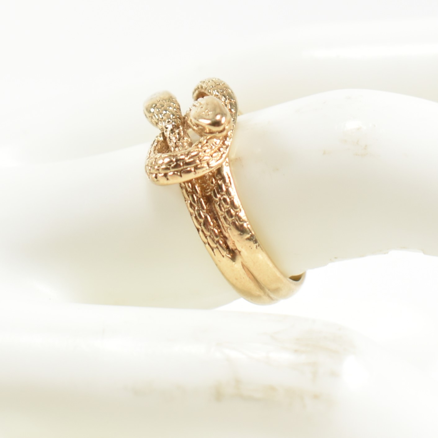 HALLMARKED 9CT GOLD ENTWINED SNAKE RING - Image 9 of 9
