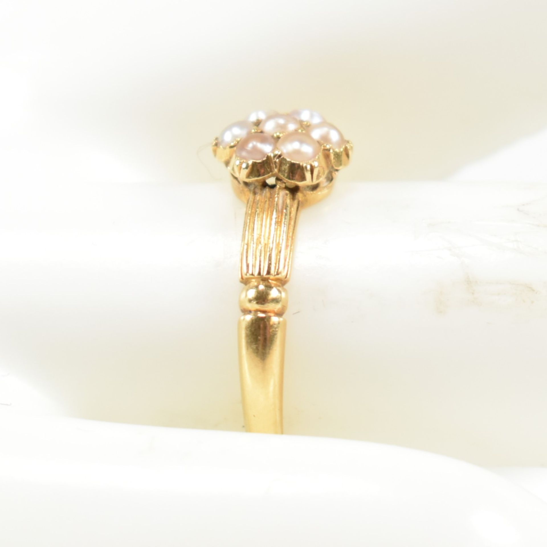 VICTORIAN HALLMARKED 18CT GOLD & SEED PEARL CLUSTER RING - Image 9 of 9