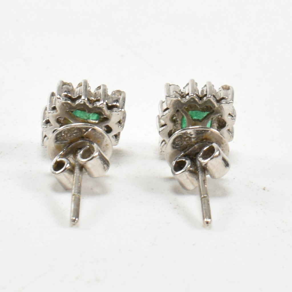 WHITE GOLD EMERALD & DIAMOND CLUSTER EARRINGS - Bild 2 aus 5