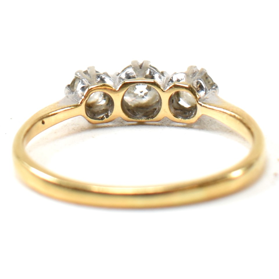 18CT GOLD & PLATINUM DIAMOND TRILOGY RING - Image 3 of 8