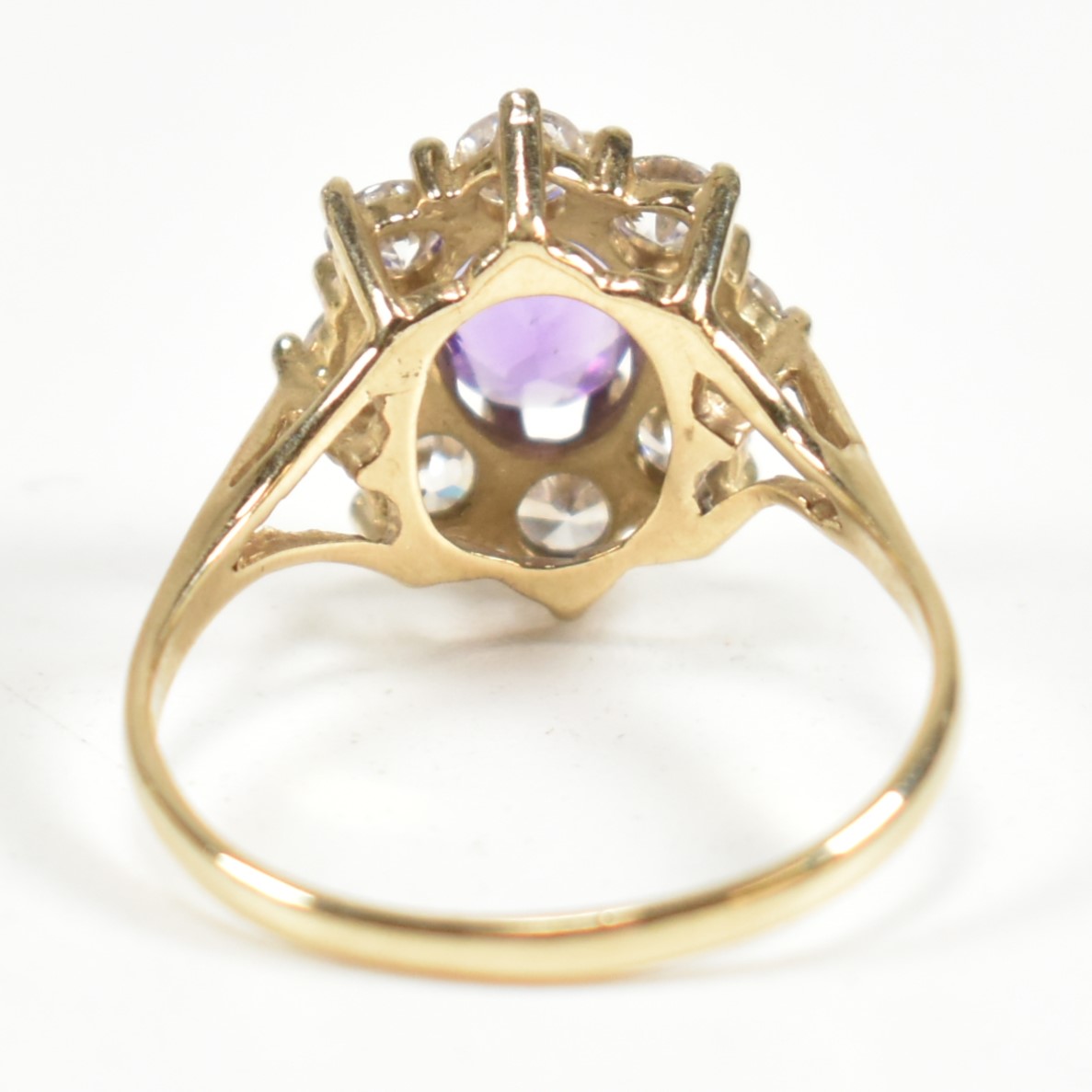 HALLMARKED 9CT GOLD AMETHYST & WHITE STONE CLUSTER RING - Image 3 of 9