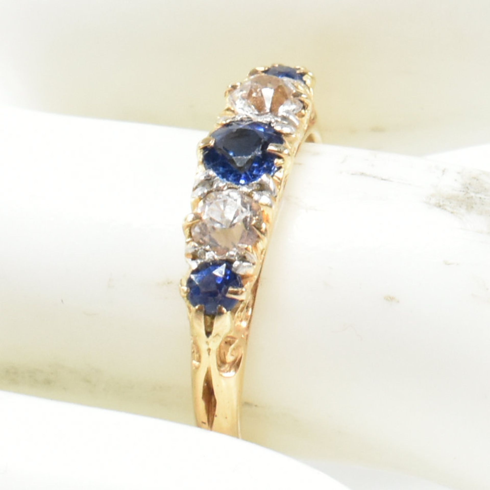 18CT GOLD & SAPPHIRE GYPSY RING - Bild 7 aus 7