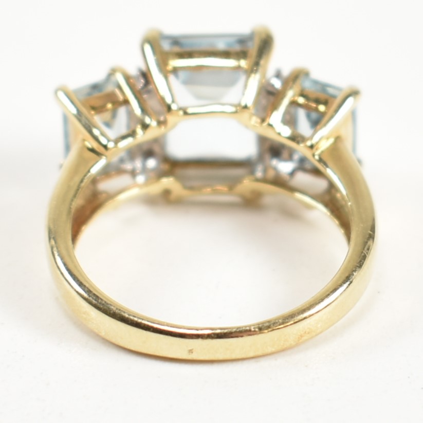 HALLMARKED 9CT GOLD AQUAMARINE & DIAMOND TRILOGY RING - Image 2 of 9