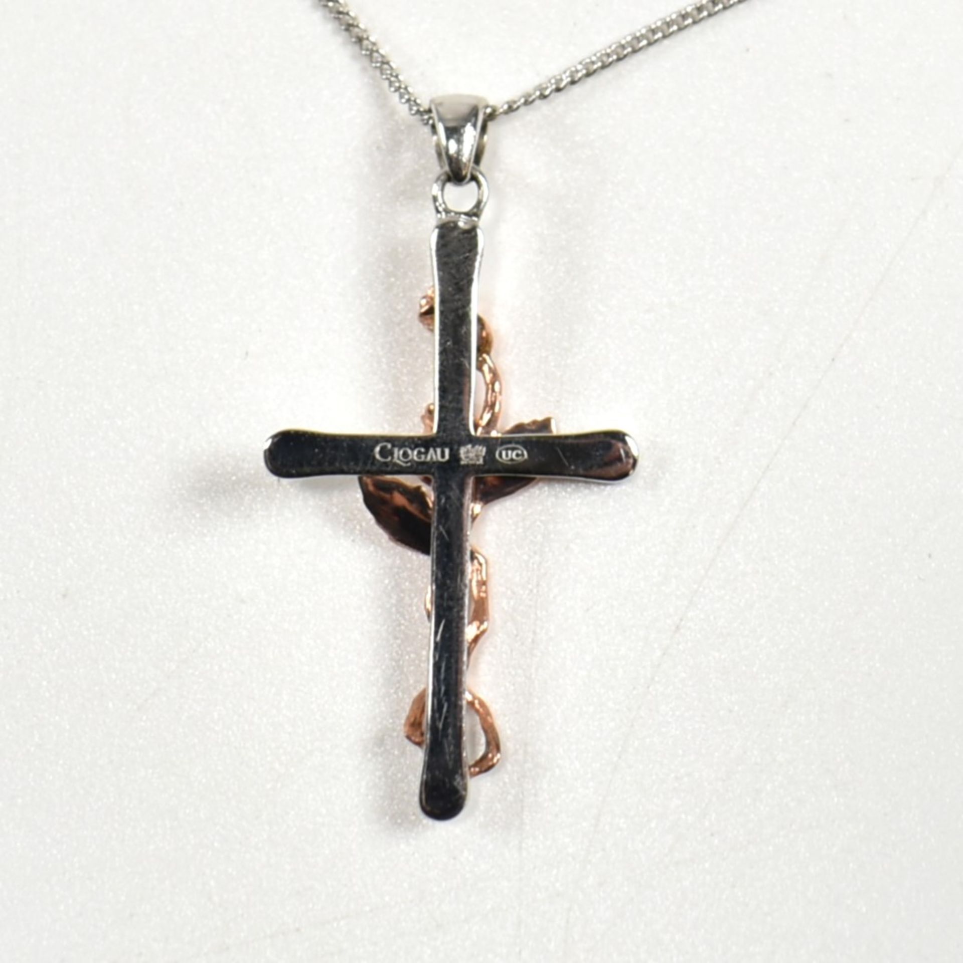 HALLMARKED SILVER & ROSE GOLD CLOGAU CROSS PENDANT NECKLACE - Image 2 of 5