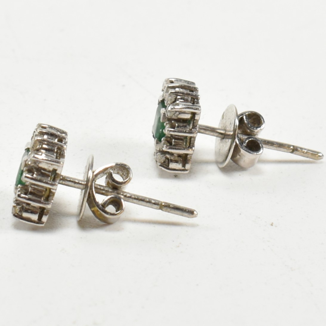 WHITE GOLD EMERALD & DIAMOND CLUSTER EARRINGS - Image 4 of 5